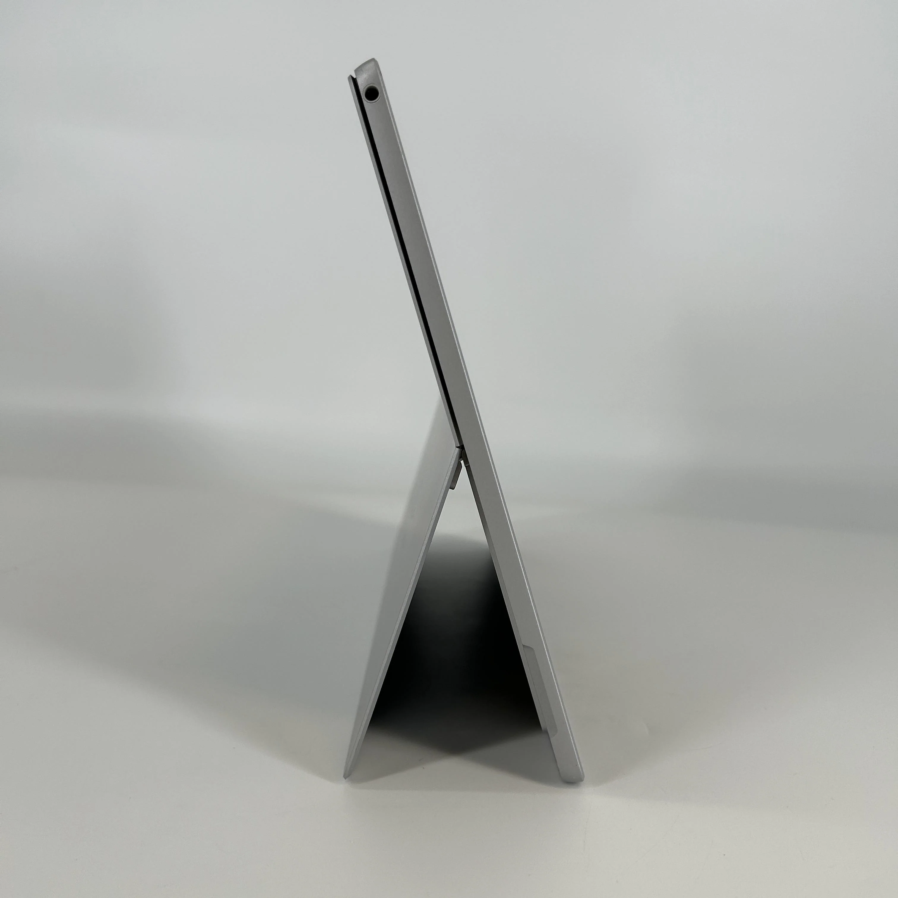 Microsoft Surface Pro 7 Plus 12.3 Silver WiFi 2.8 GHz Intel Core i7 11th Gen. 32GB RAM 1TB Solid State Drive - Image 2