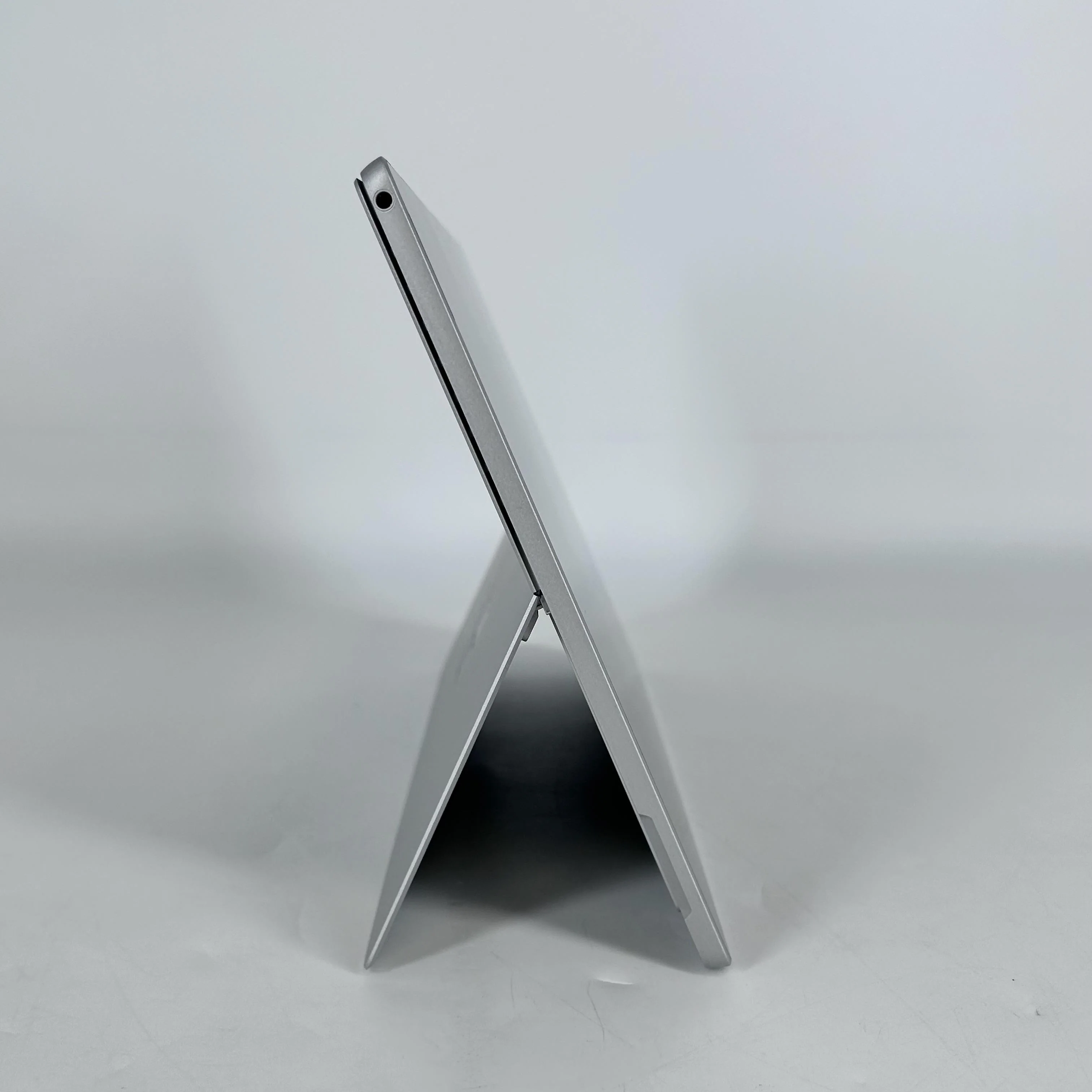 Microsoft Surface Pro 7 Plus 12.3 Silver WiFi 2.8 GHz Intel Core i7 11th Gen. 32GB RAM 1TB Solid State Drive - Image 2
