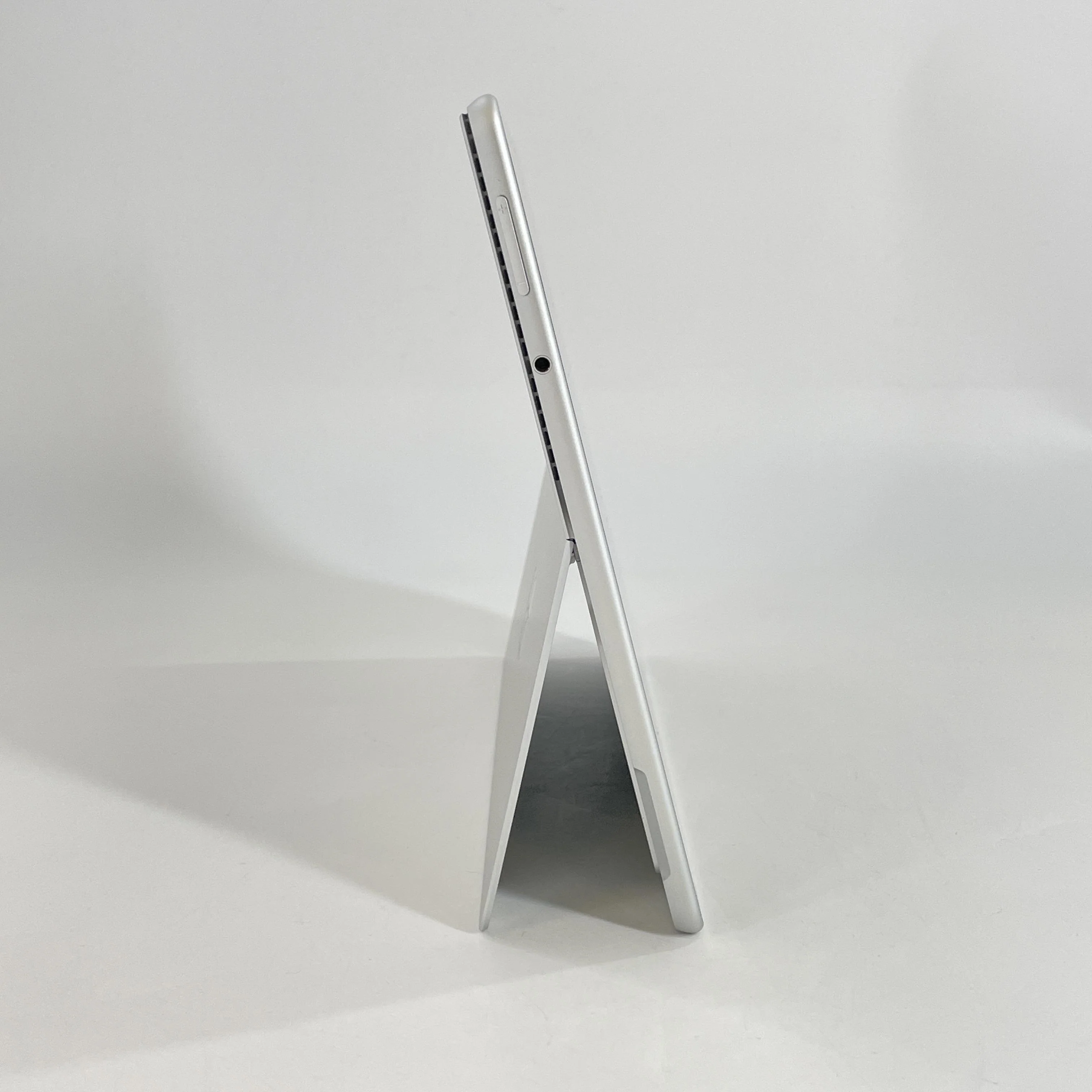 Microsoft Surface Pro 8 13 Silver WiFi 2.4 GHz Intel Core i5 11th Gen. 8GB RAM 512GB Solid State Drive - Image 2