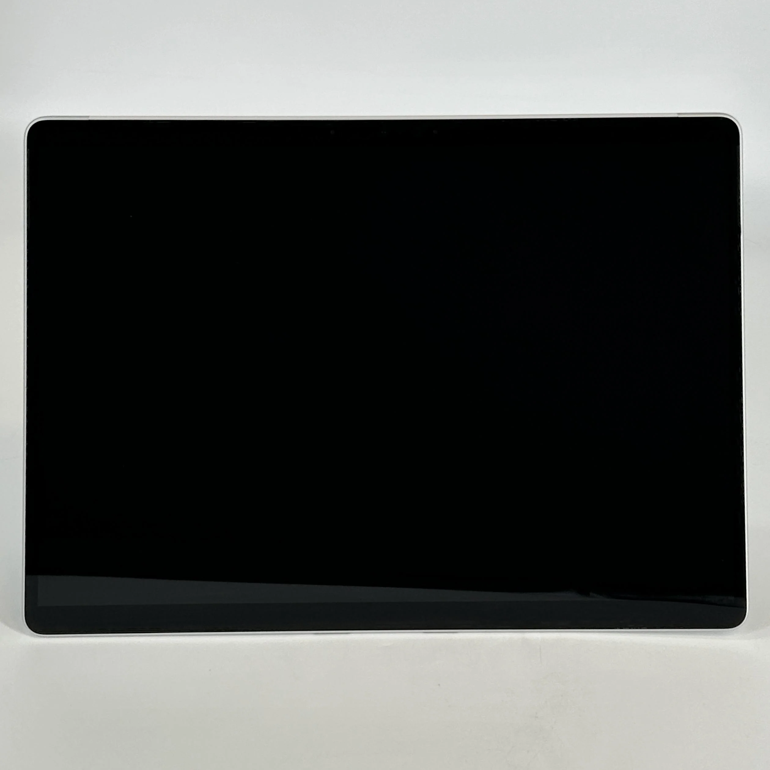 Microsoft Surface Pro 8 13 Silver WiFi 3.0 GHz Intel Core i7 11th Gen. 16GB RAM 256GB Solid State Drive