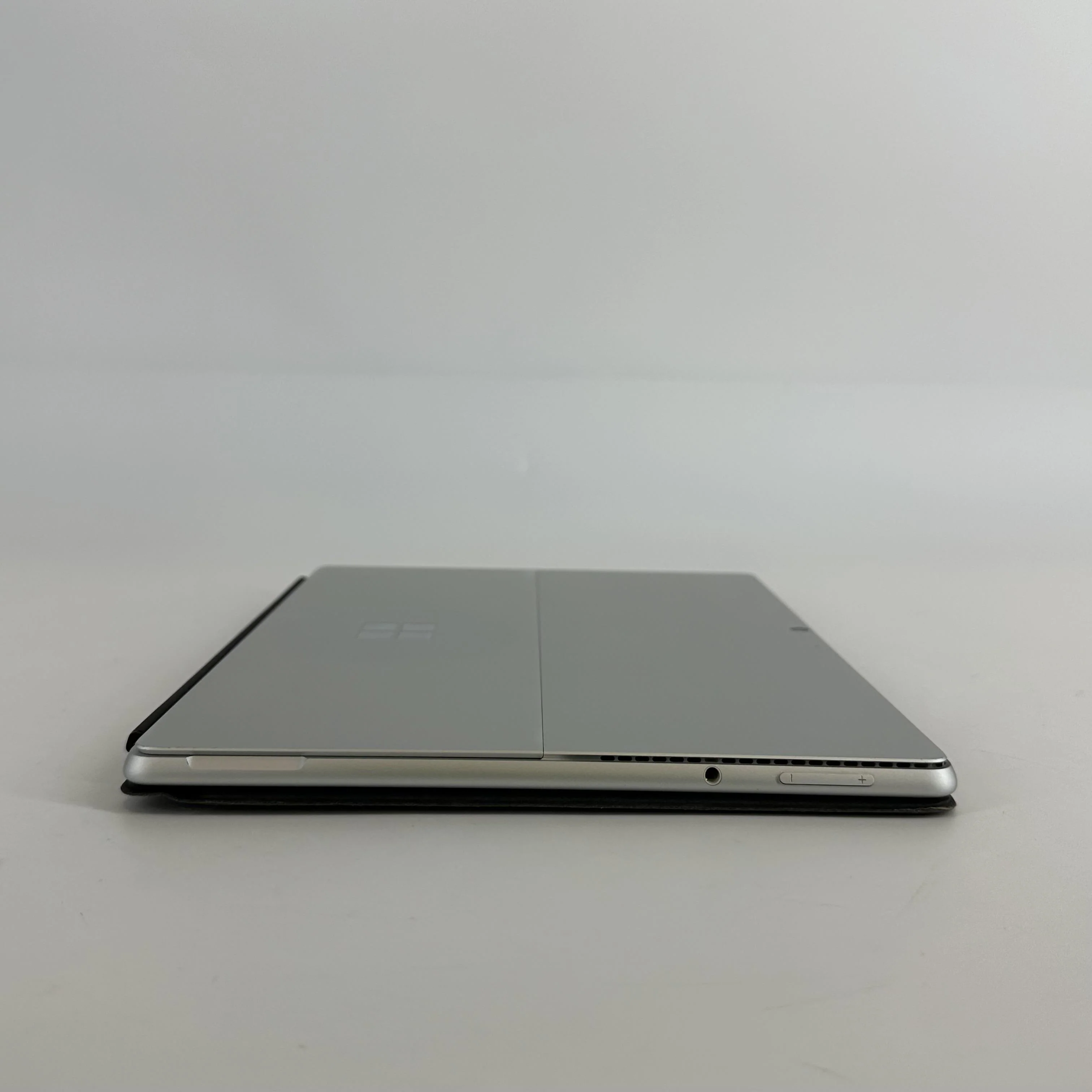 Microsoft Surface Pro 8 13 Silver WiFi 3.0 GHz Intel Core i7 11th Gen. 16GB RAM 512GB Solid State Drive - Image 7