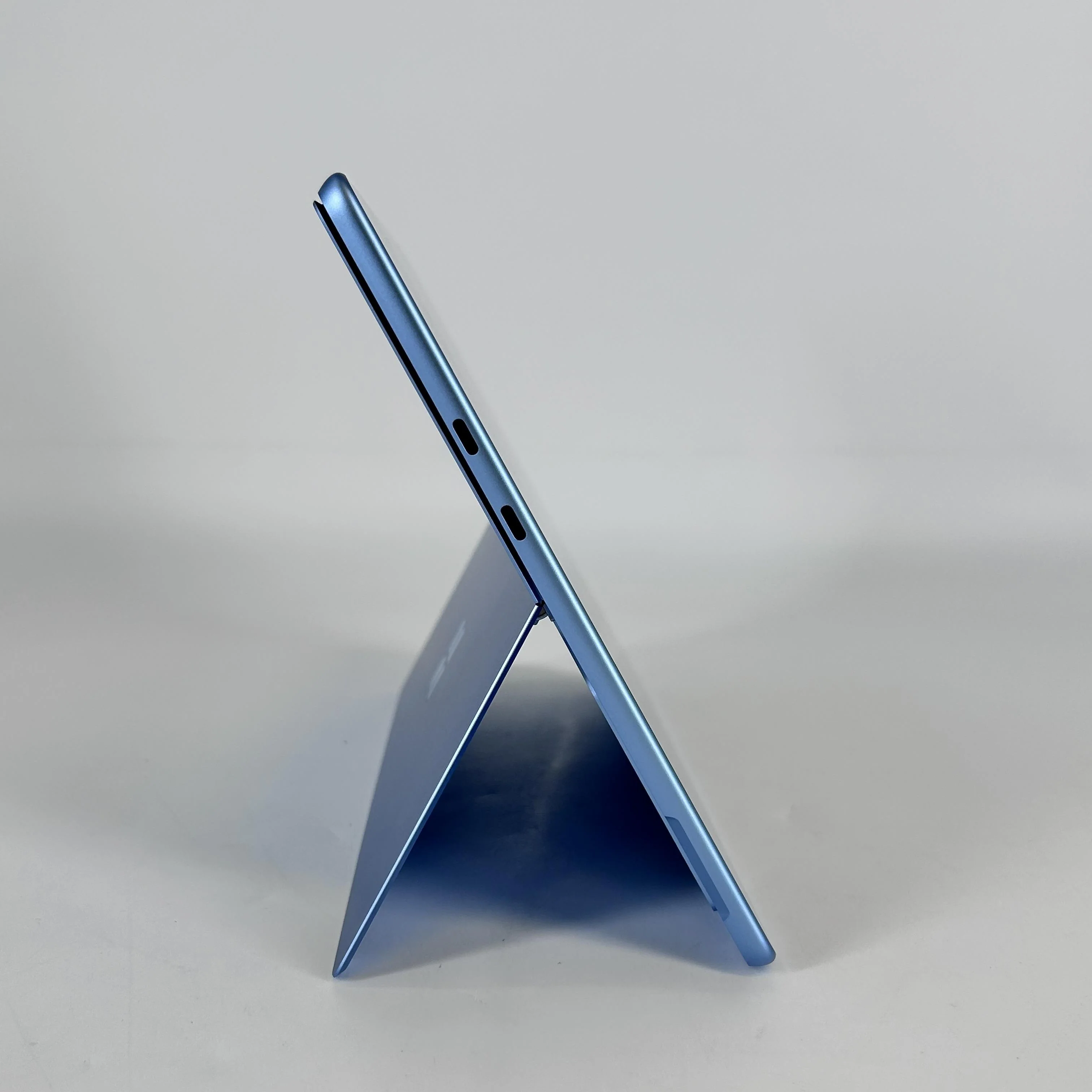 Microsoft Surface Pro 9 13 Blue WiFi 2.7 GHz Intel Core i7 12th Gen. 16GB RAM 256GB Solid State Drive - Image 2