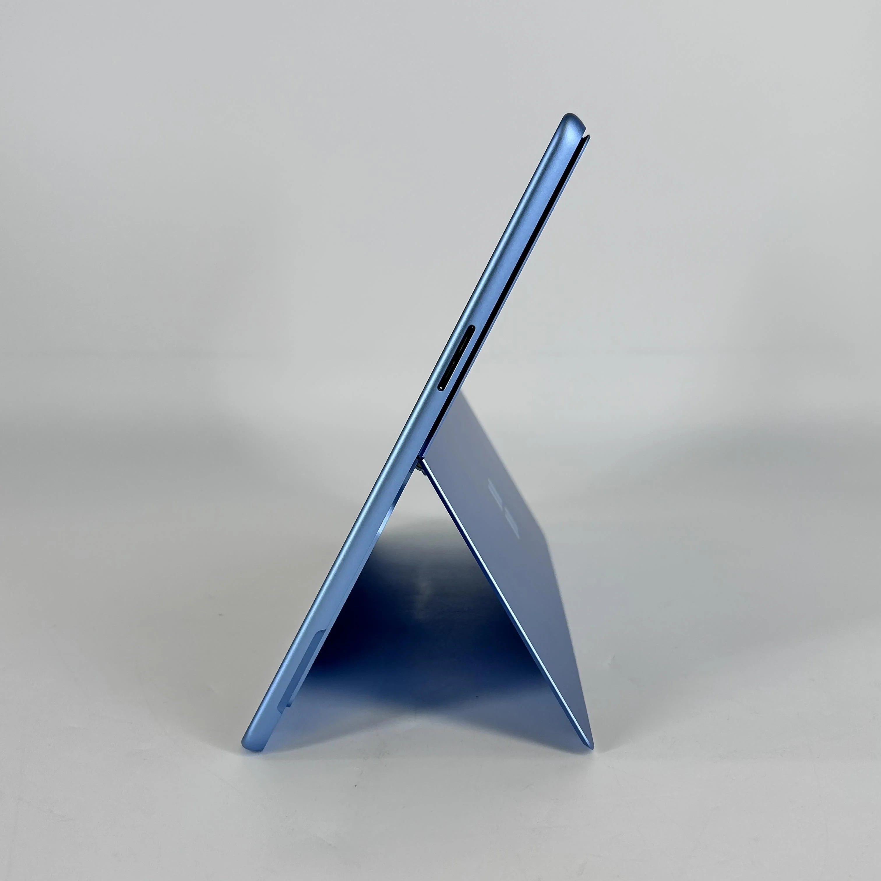 Microsoft Surface Pro 9 13 Blue WiFi 2.7 GHz Intel Core i7 12th Gen. 16GB RAM 256GB Solid State Drive - Image 3