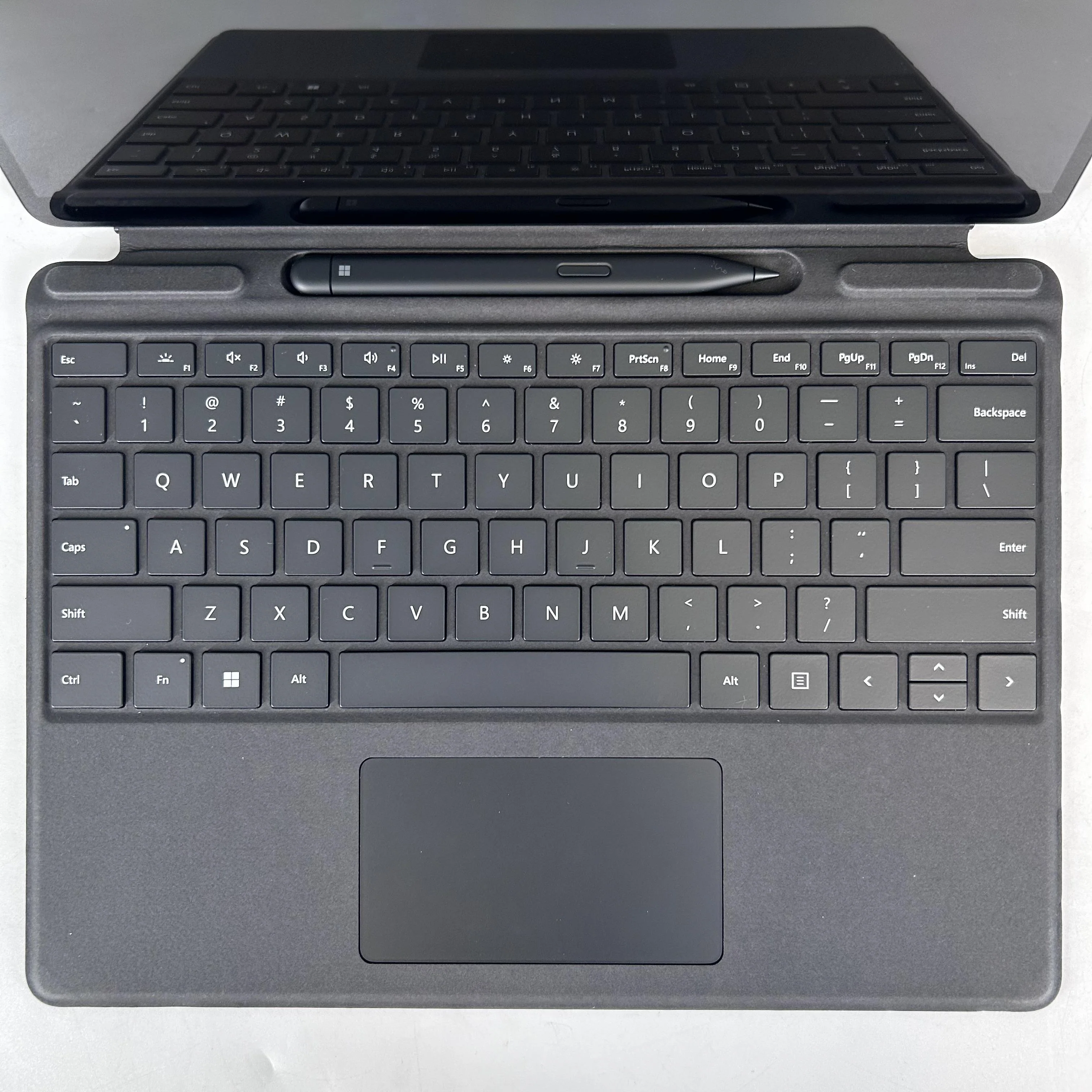 Microsoft Surface Pro 9 13 Graphite WiFi 2.5 GHz Intel Core i5 12th Gen. 8GB RAM 256GB Solid State Drive - Image 2