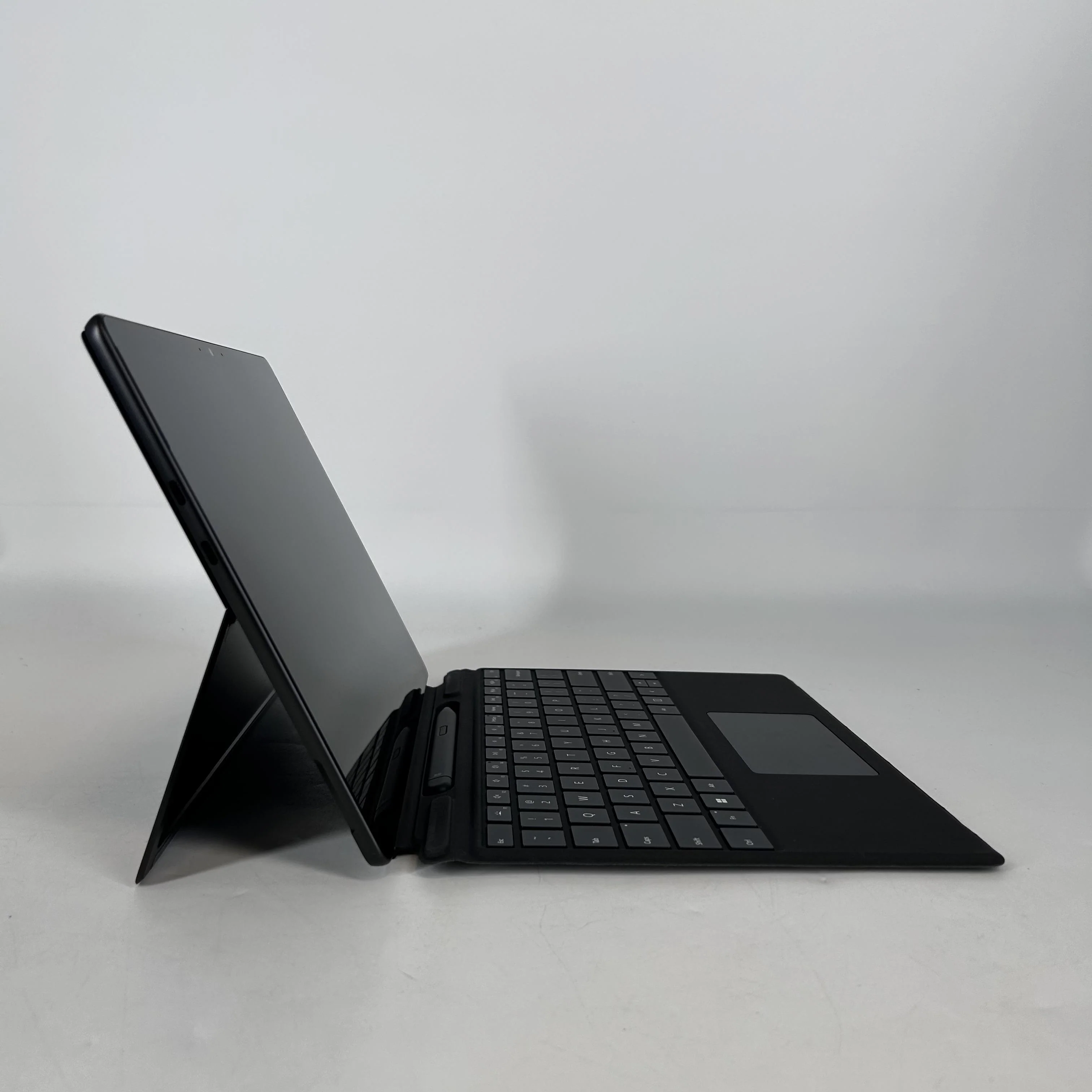 Microsoft Surface Pro 9 13 Graphite WiFi 2.5 GHz Intel Core i5 12th Gen. 8GB RAM 256GB Solid State Drive - Image 3