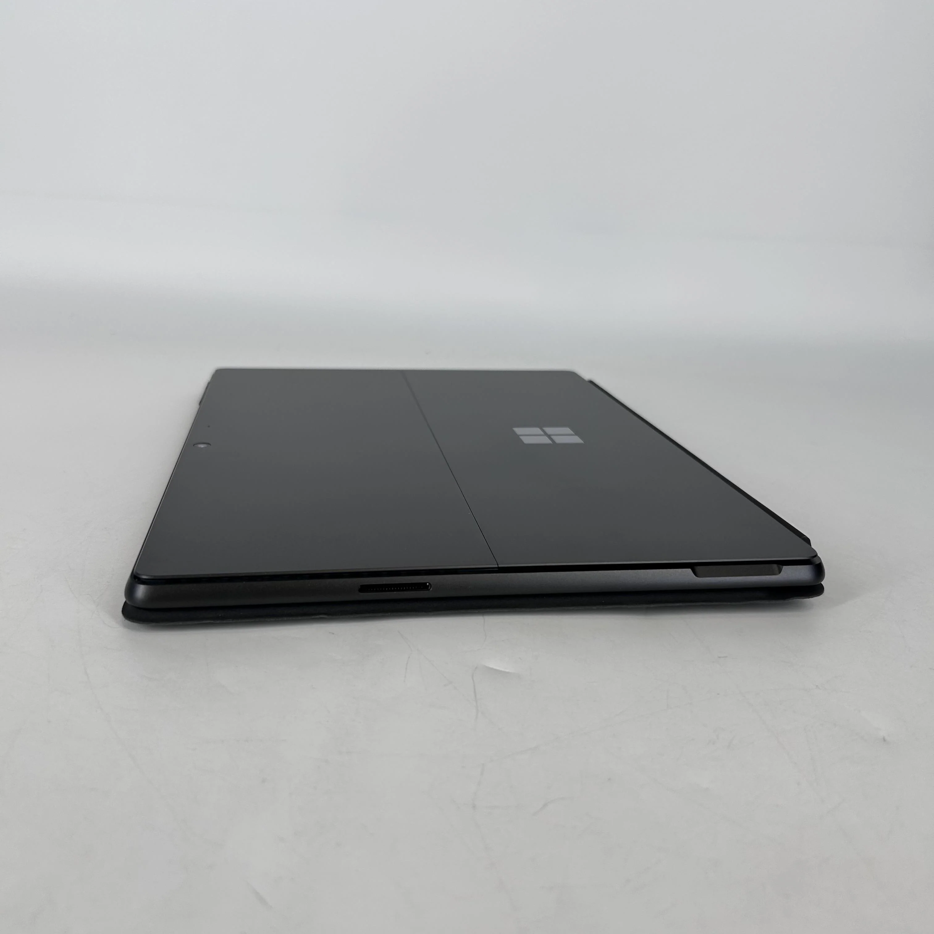 Microsoft Surface Pro 9 13 Graphite WiFi 2.5 GHz Intel Core i5 12th Gen. 8GB RAM 256GB Solid State Drive - Image 5