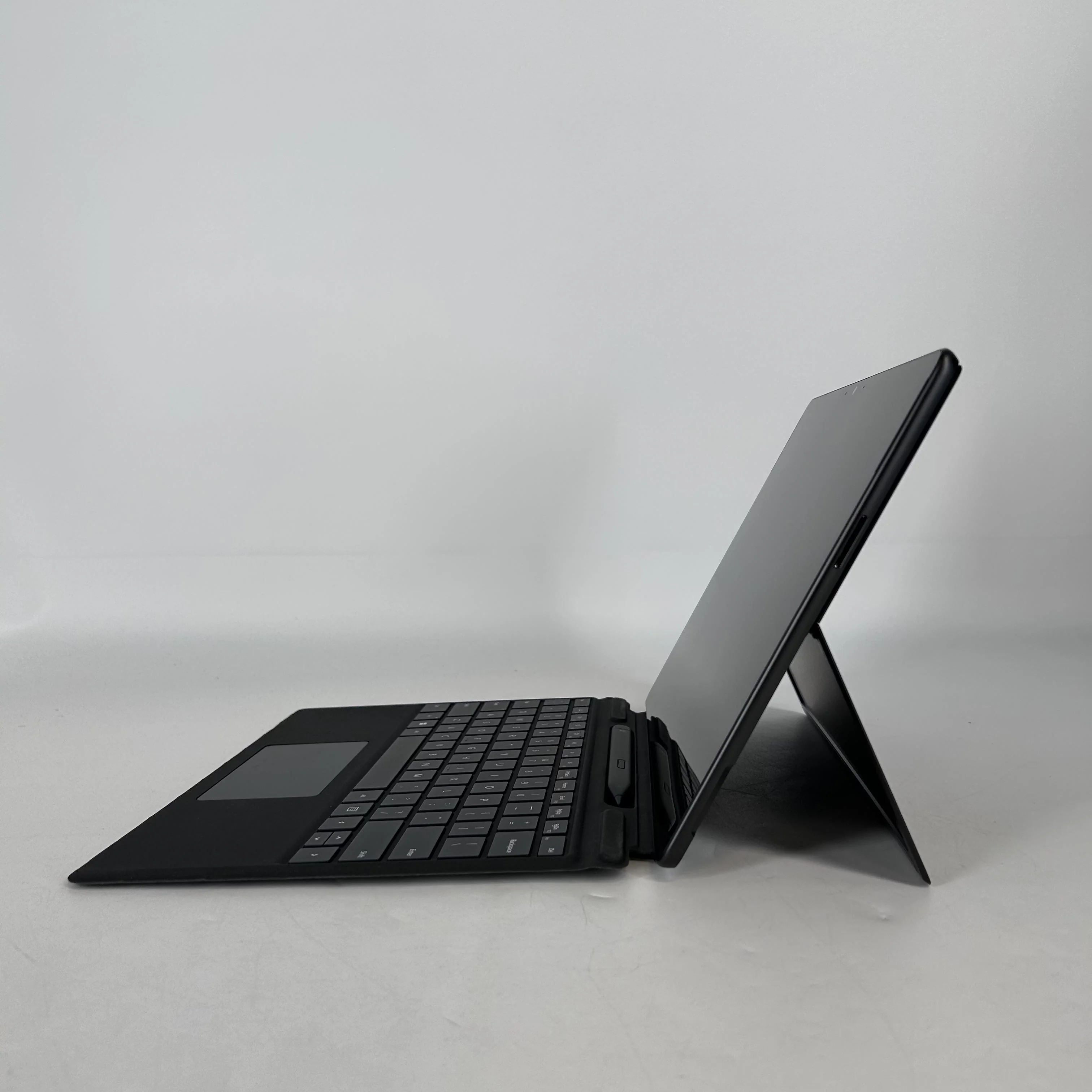 Microsoft Surface Pro 9 13 Graphite WiFi 2.5 GHz Intel Core i5 12th Gen. 8GB RAM 256GB Solid State Drive - Image 7