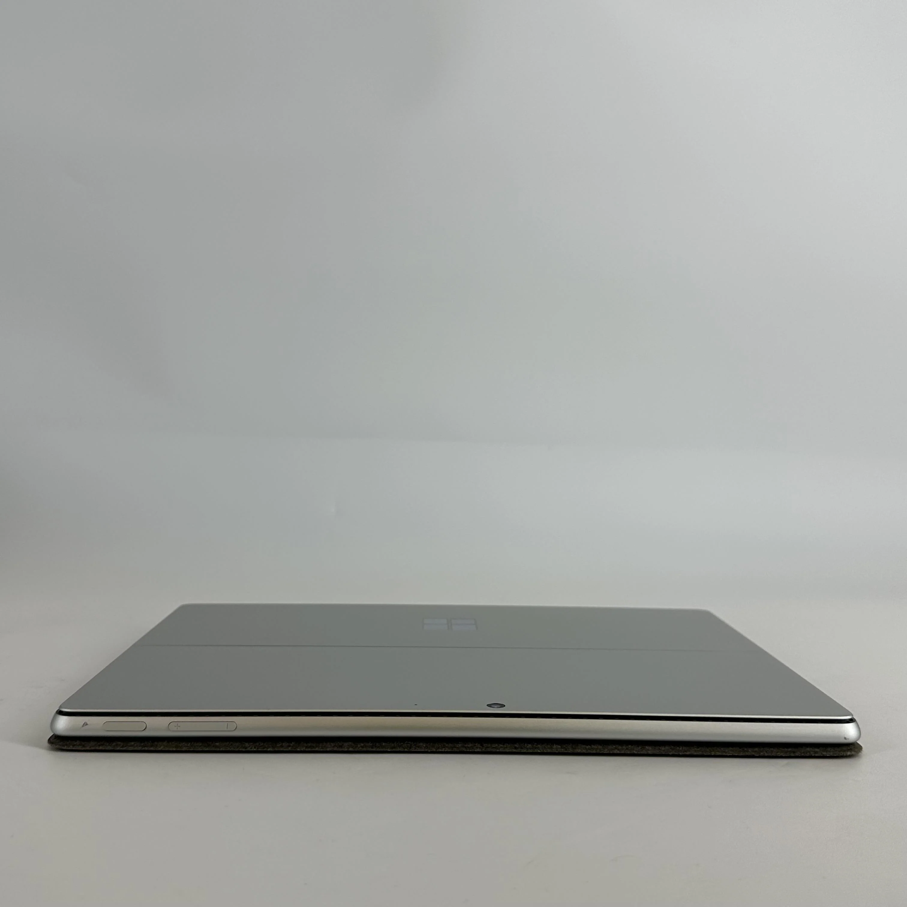Microsoft Surface Pro 9 13 Platinum WiFi 2.6 GHz Intel Core i7 12th Gen. 32GB RAM 1TB Solid State Drive - Image 11