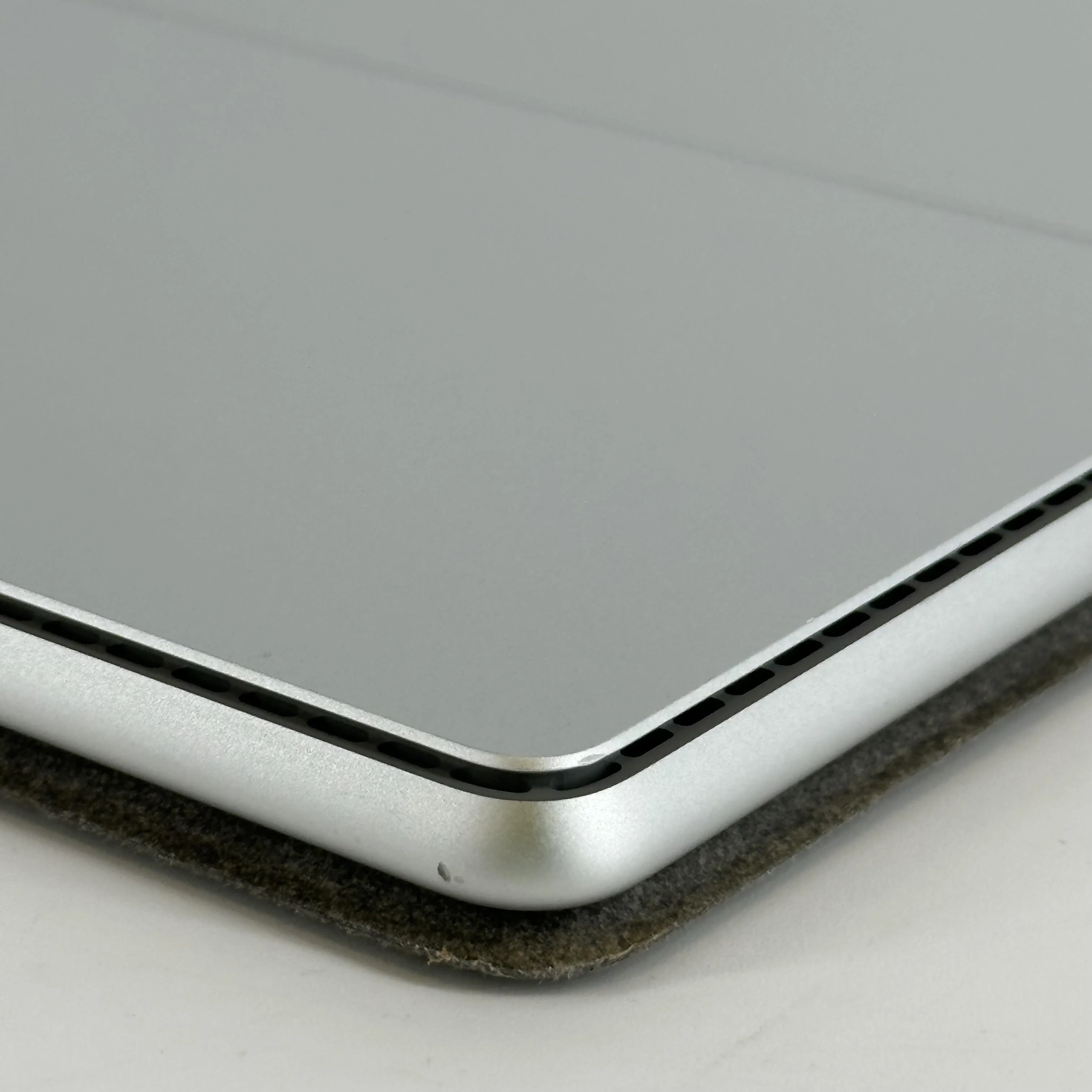 Microsoft Surface Pro 9 13 Platinum WiFi 2.6 GHz Intel Core i7 12th Gen. 32GB RAM 1TB Solid State Drive - Image 12