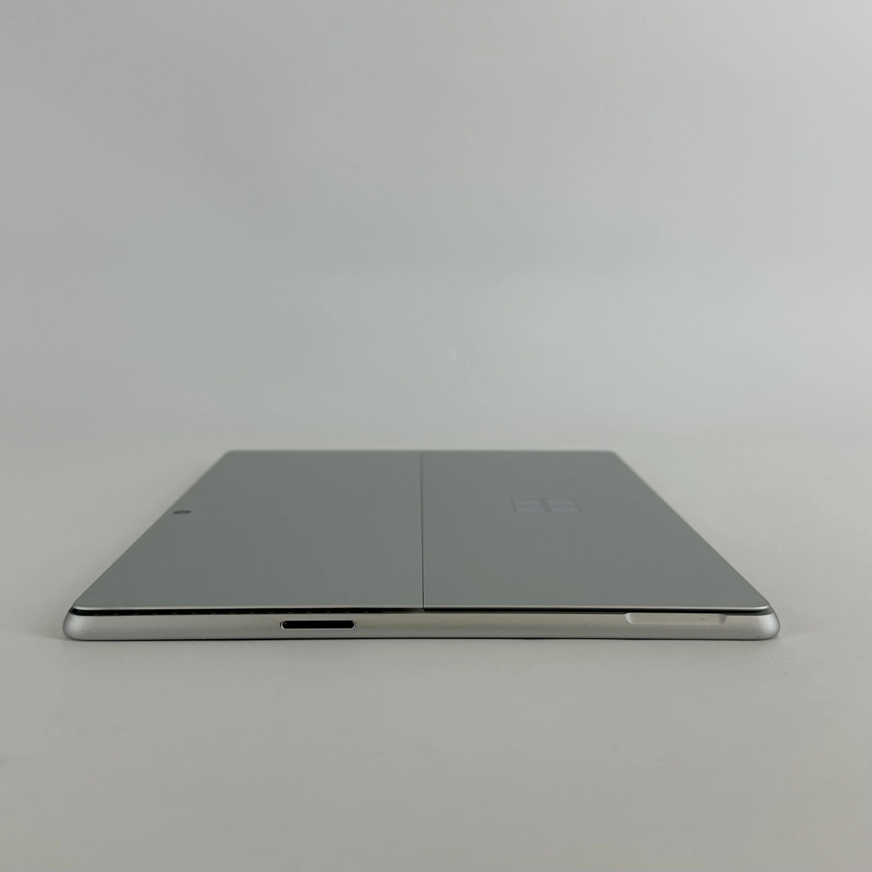 Microsoft Surface Pro 9 13 Platinum WiFi 2.7 GHz Intel Core i7 12th Gen. 16GB RAM 512GB Solid State Drive - Image 8