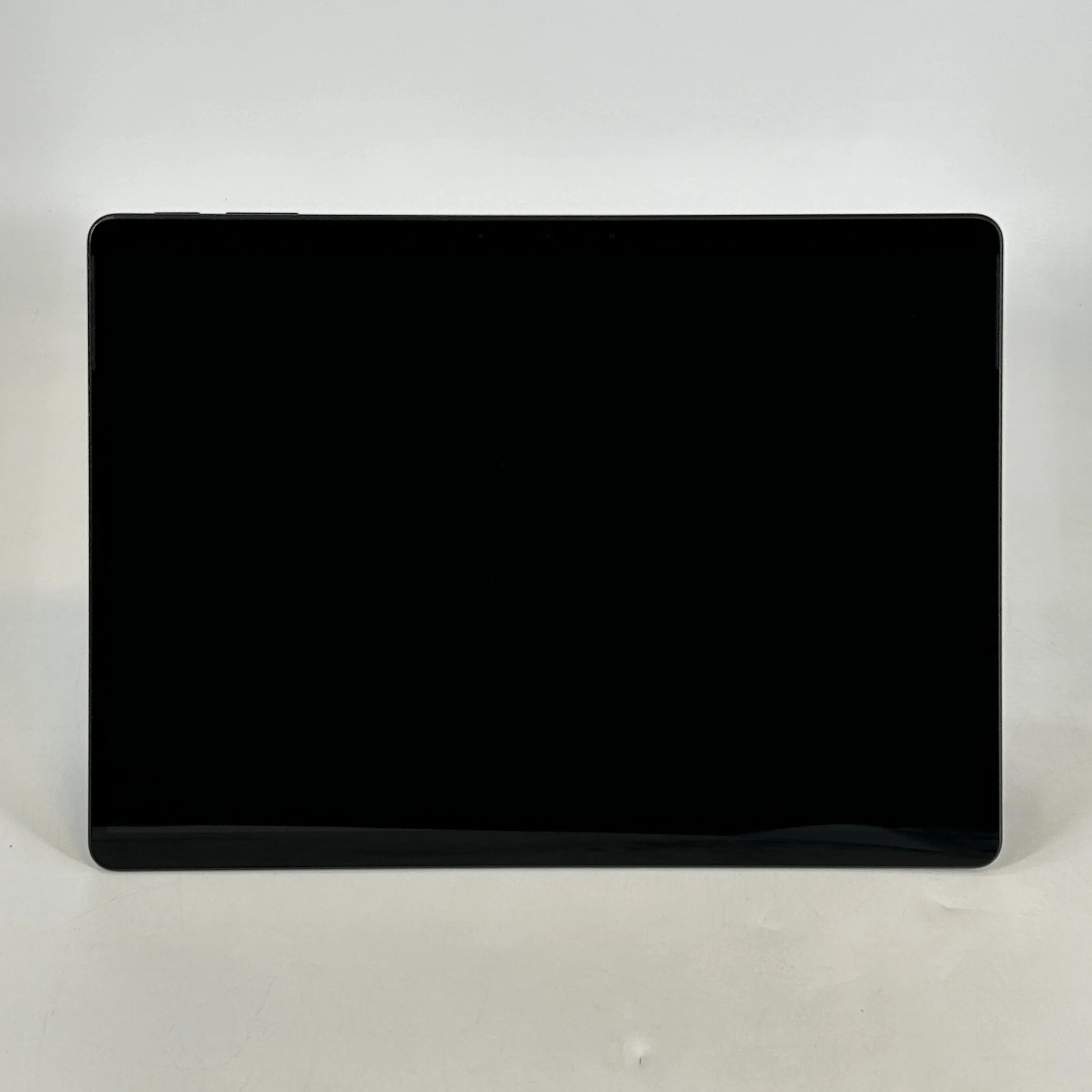Microsoft Surface Pro 9 13 Silver WiFi 2.4 GHz Intel Core i5 12th Gen. 8GB RAM 256GB Solid State Drive