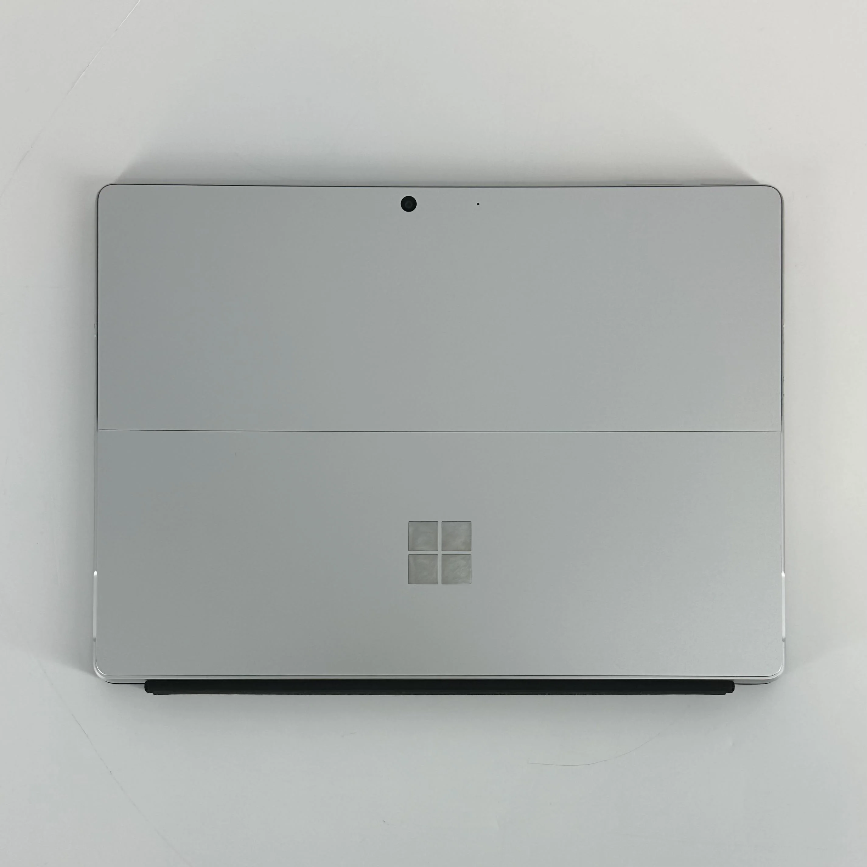 Microsoft Surface Pro 9 13 Silver WiFi 2.5 GHz Intel Core i5 12th Gen. 16GB RAM 256GB Solid State Drive