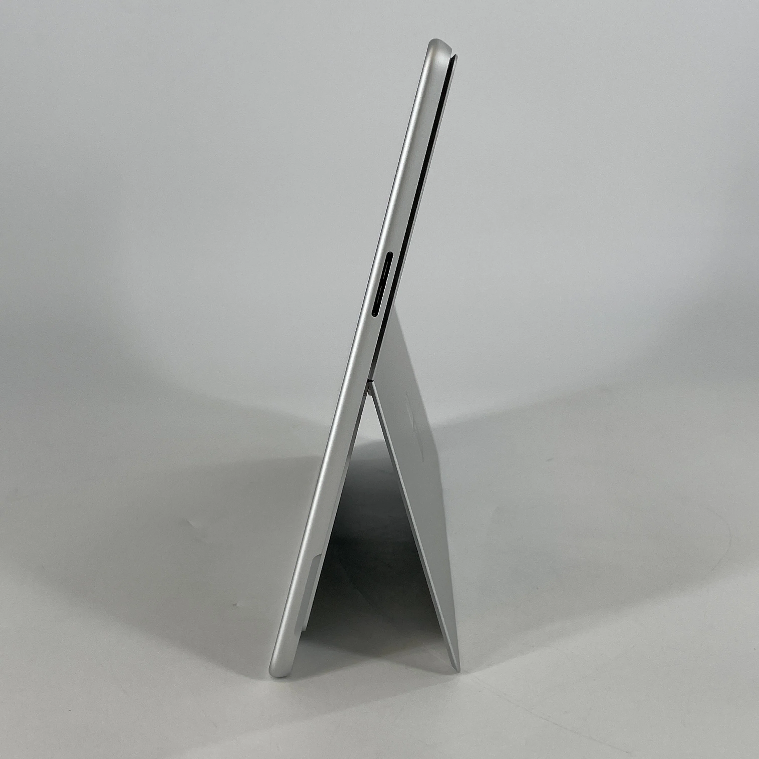 Microsoft Surface Pro 9 13 Silver WiFi 2.7 GHz Intel Core i7 12th Gen. 16GB RAM 256GB Solid State Drive - Image 3