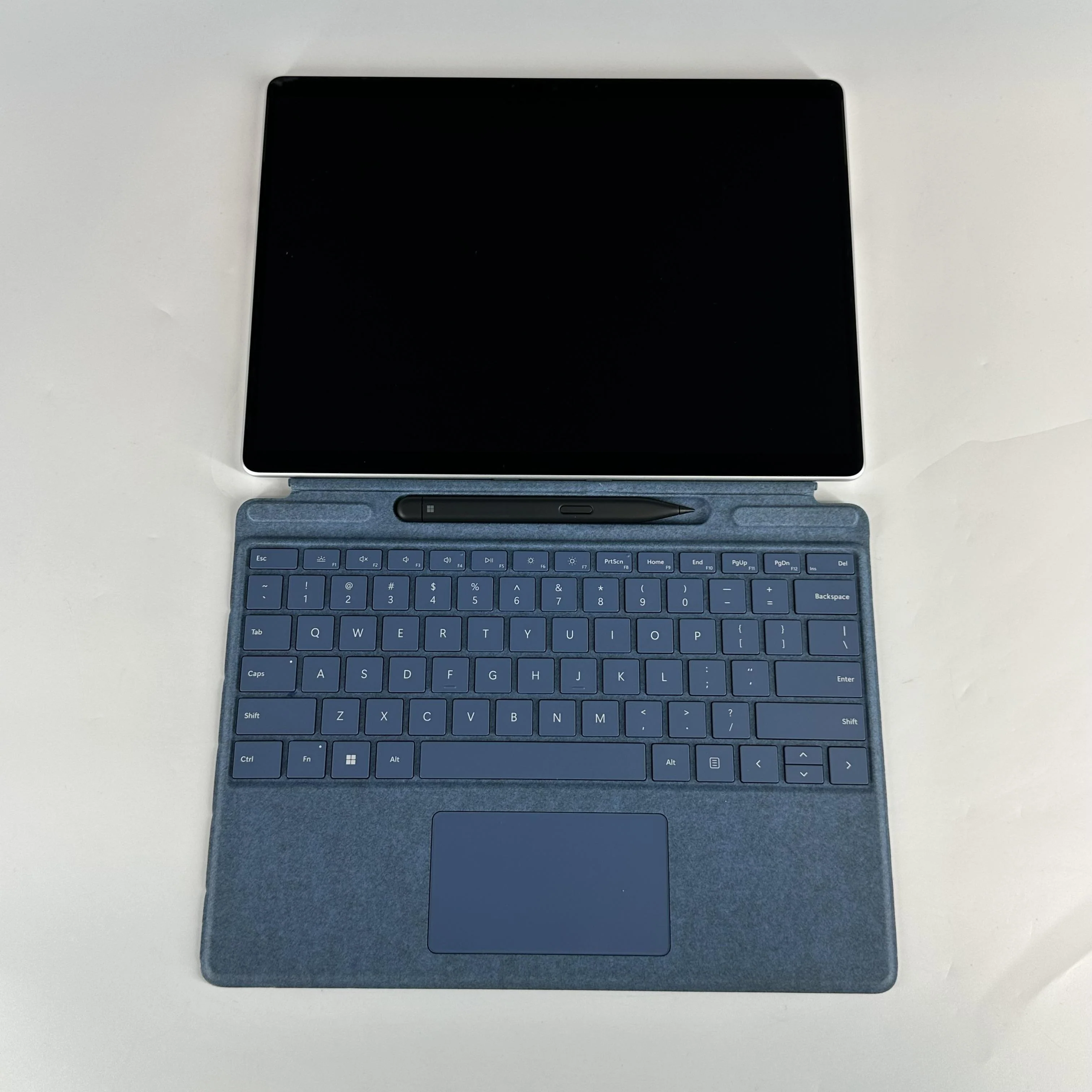 Microsoft Surface Pro 9 13 Silver WiFi 2.7 GHz Intel Core i7 12th Gen. 16GB RAM 256GB Solid State Drive