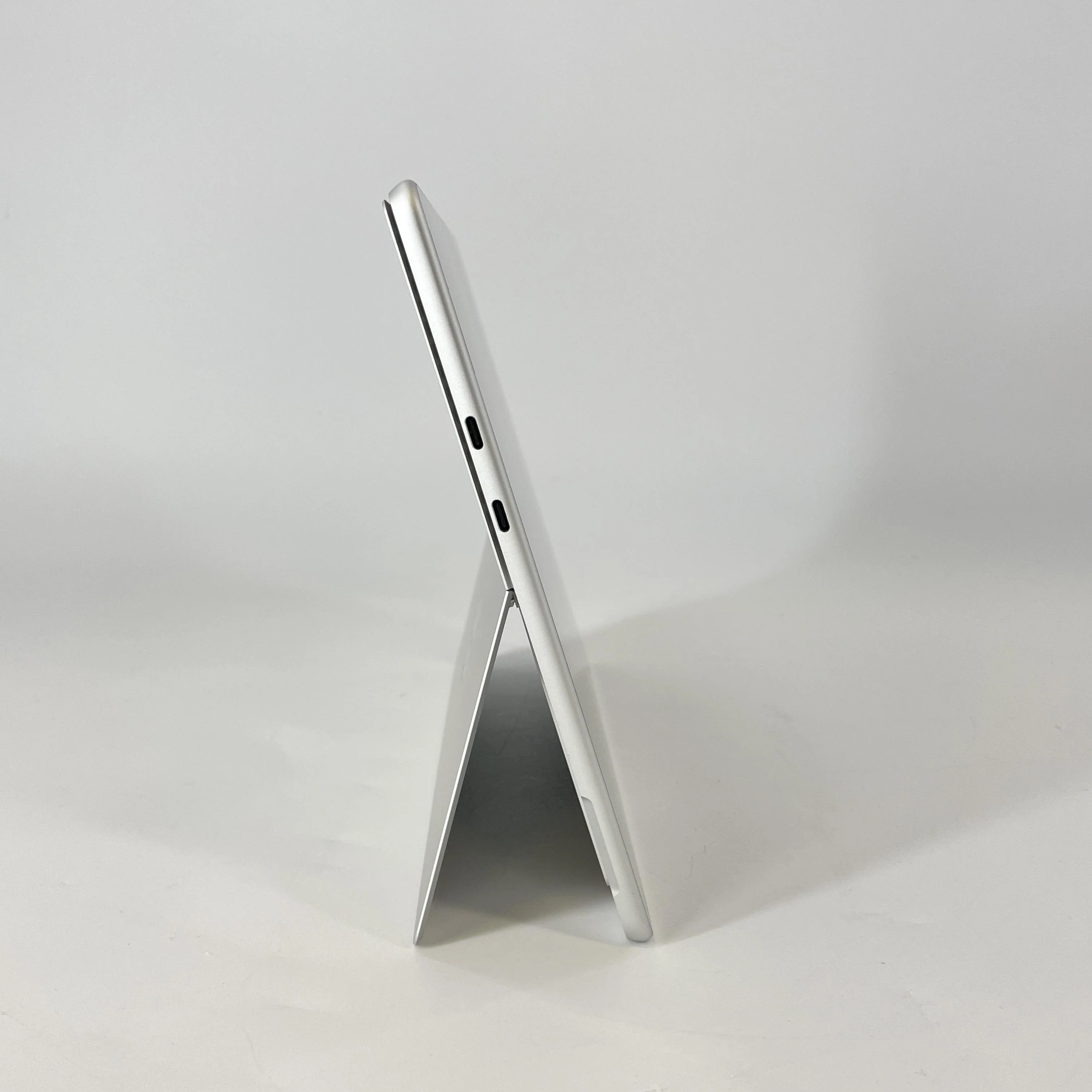 Microsoft Surface Pro 9 13 Silver WiFi 2.7 GHz Intel Core i7 12th Gen. 16GB RAM 512GB Solid State Drive - Image 2