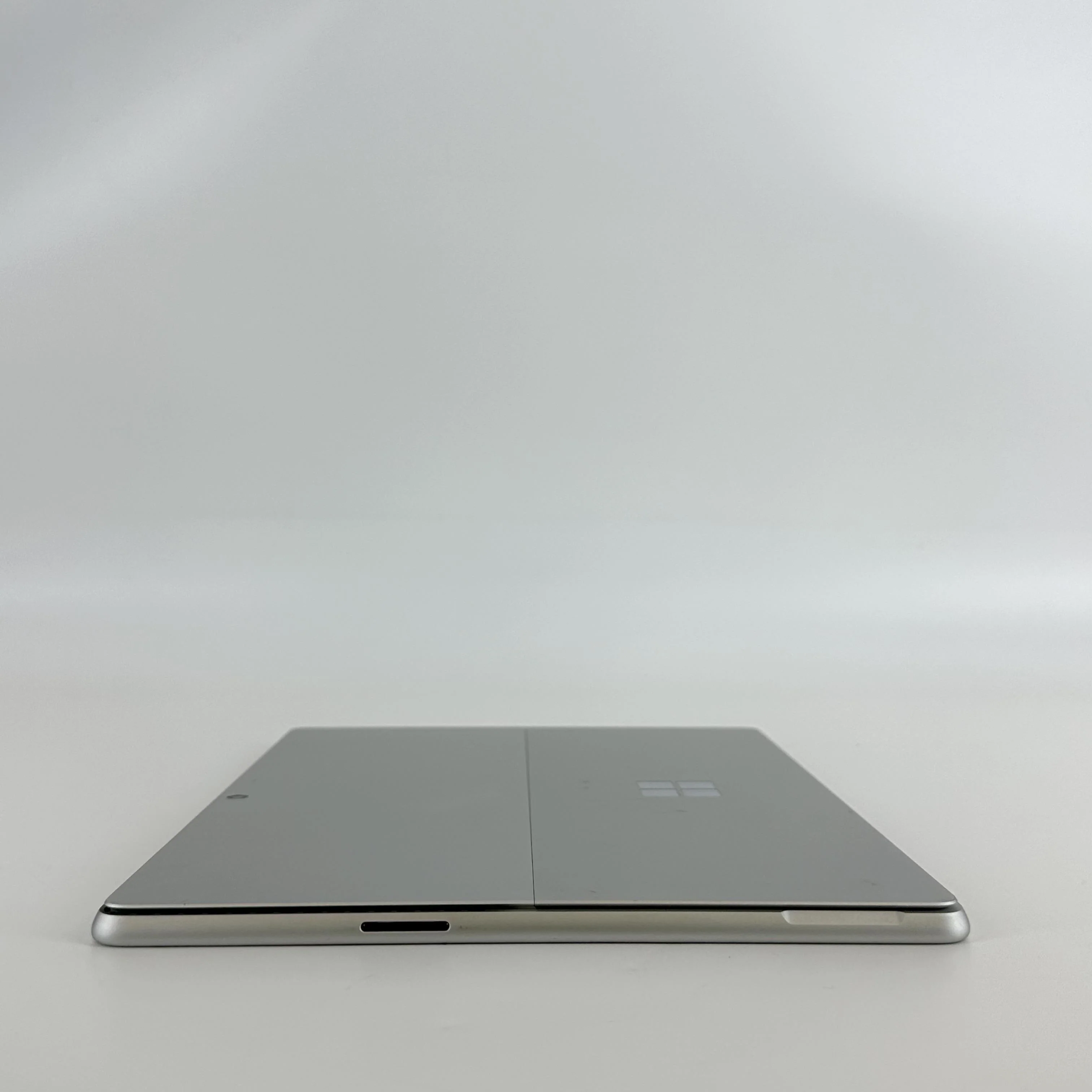 Microsoft Surface Pro 9 13 Silver WiFi 2.7 GHz Intel Core i7 12th Gen. 32GB RAM 1TB Solid State Drive - Image 4