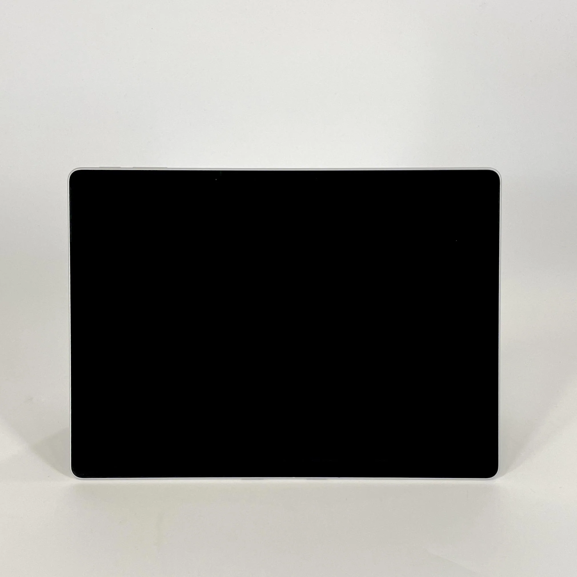 Microsoft Surface Pro 9 13 Silver WiFi 2.7 GHz Intel Core i7 12th Gen. 32GB RAM 1TB Solid State Drive