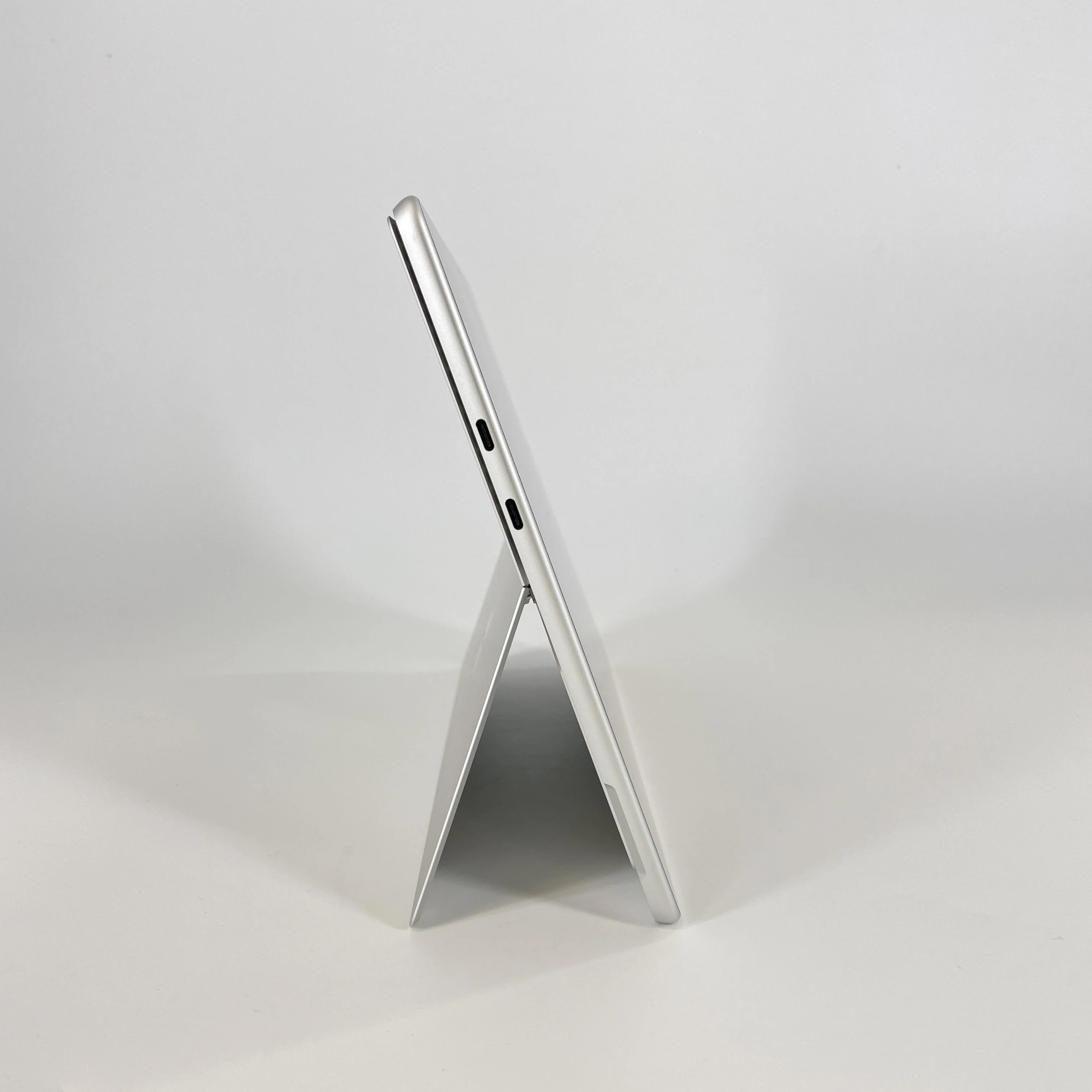 Microsoft Surface Pro 9 13 Silver WiFi 2.7 GHz Intel Core i7 12th Gen. 32GB RAM 1TB Solid State Drive - Image 2