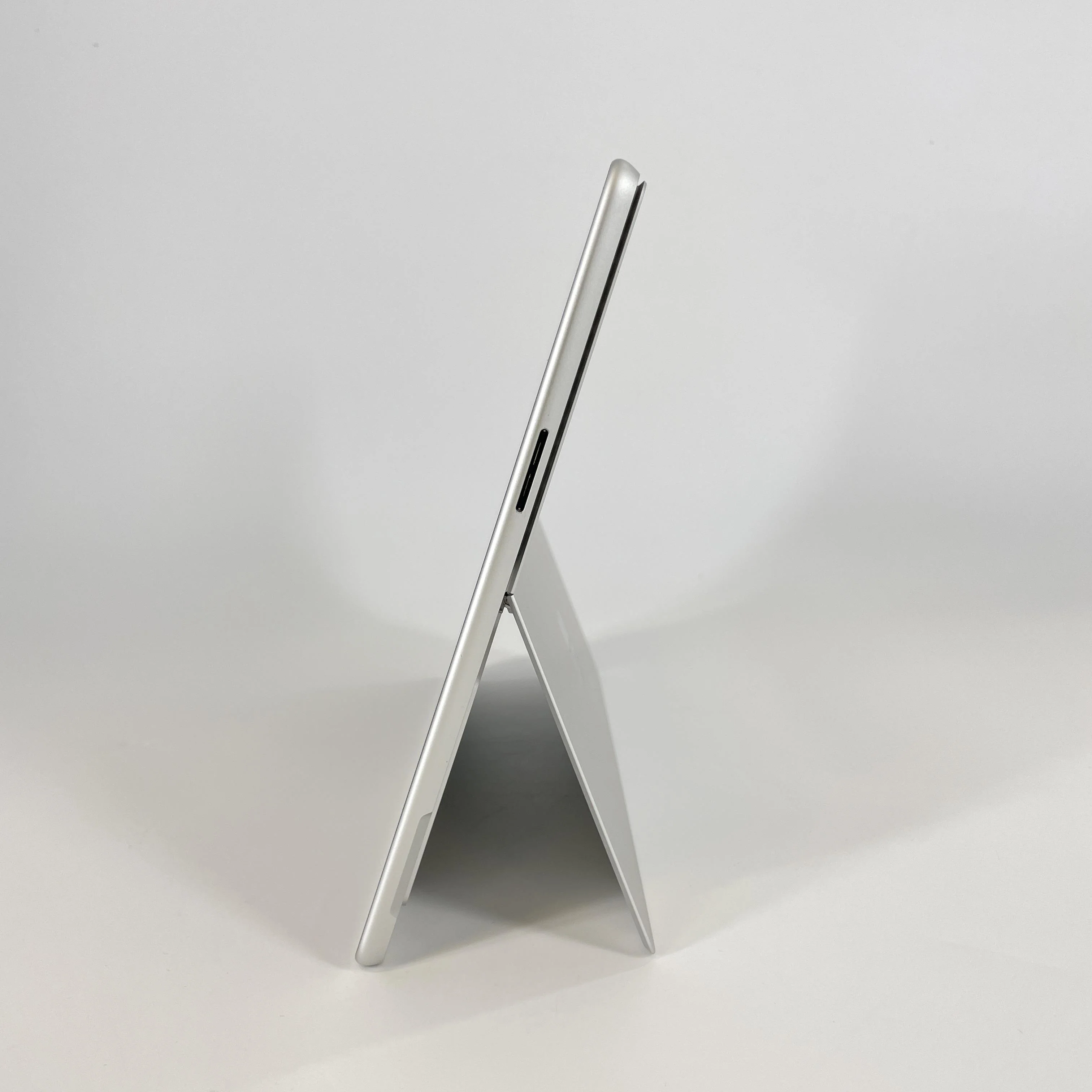 Microsoft Surface Pro 9 13 Silver WiFi 2.7 GHz Intel Core i7 12th Gen. 32GB RAM 1TB Solid State Drive - Image 6
