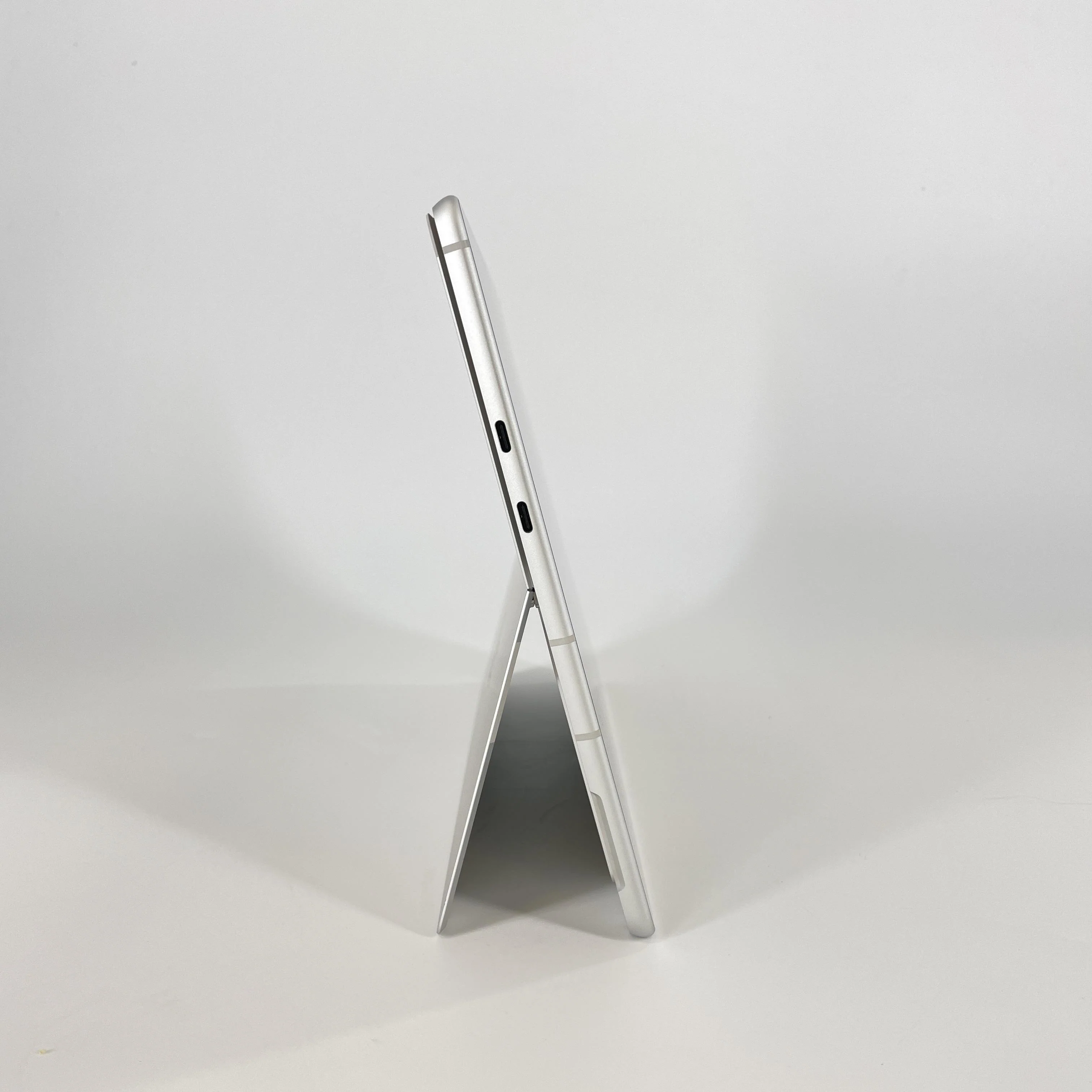 Microsoft Surface Pro 9 13 Silver WiFi 2.9 GHz Microsoft SQ3 Processor 8GB RAM 256GB Solid State Drive - Image 2