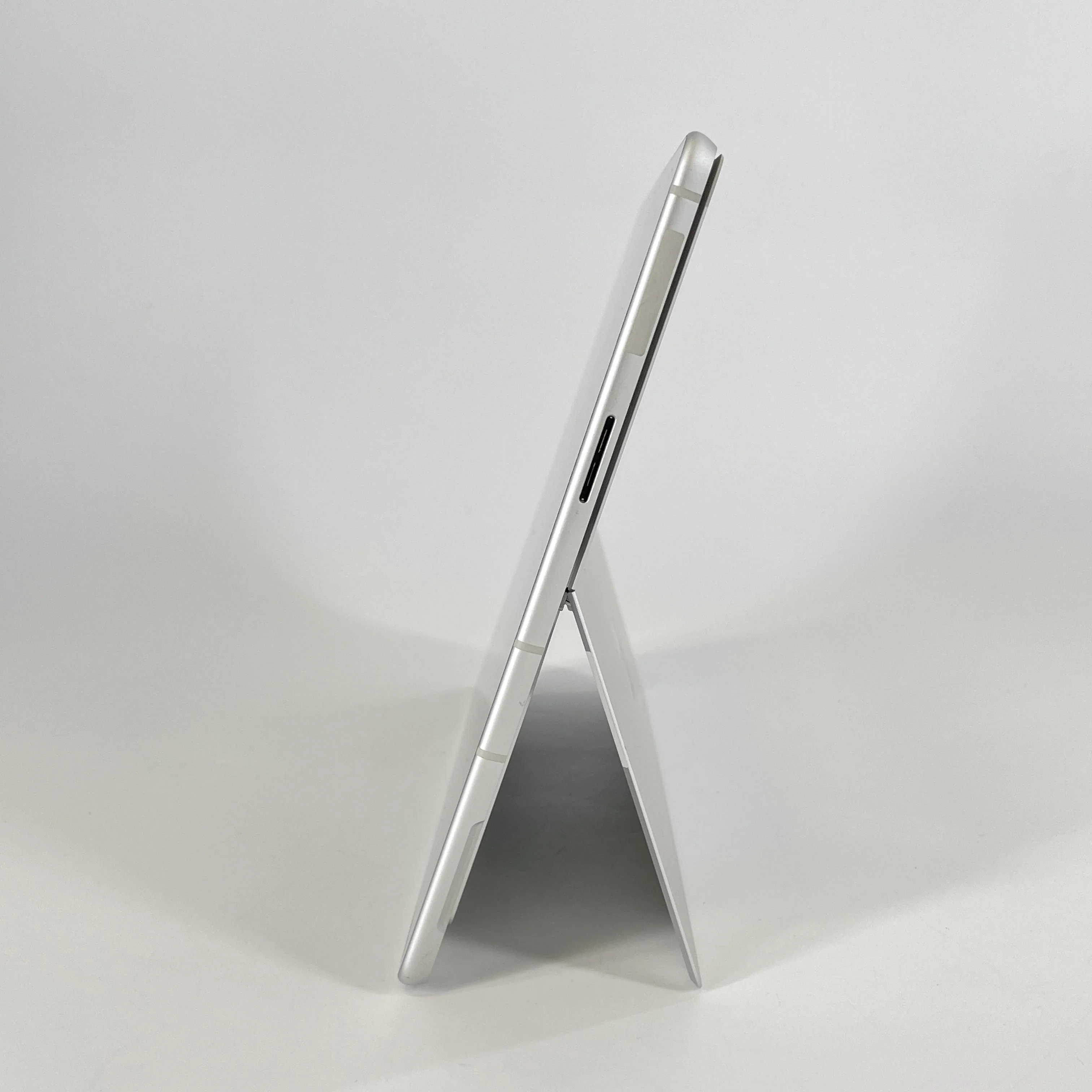 Microsoft Surface Pro 9 13 Silver WiFi 3.0 GHz Microsoft SQ3 Processor 16GB RAM 256GB Solid State Drive - Image 6