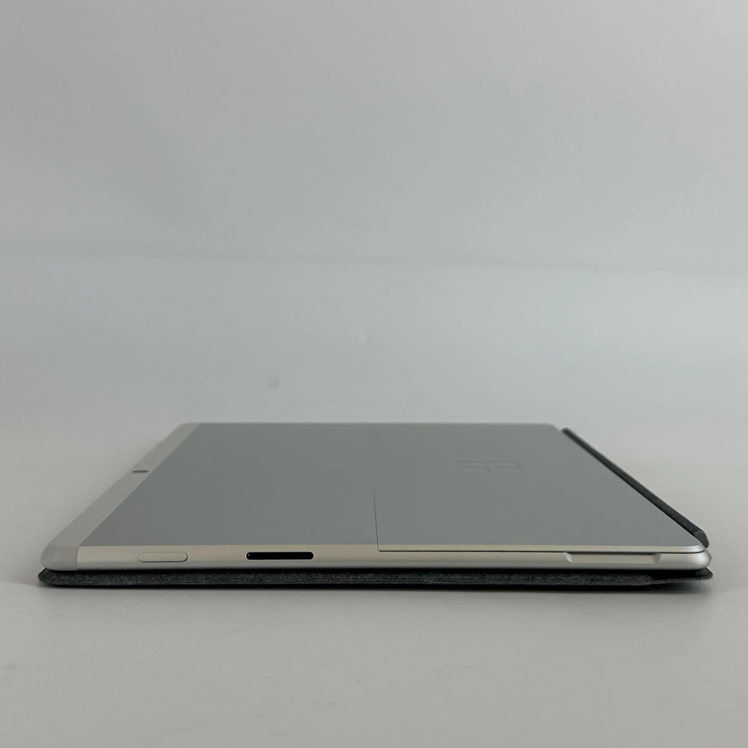 Microsoft Surface Pro X 13 Platinum WiFi 3.0 GHz Microsoft SQ1 Processor 8GB RAM 128GB Solid State Drive - Image 6
