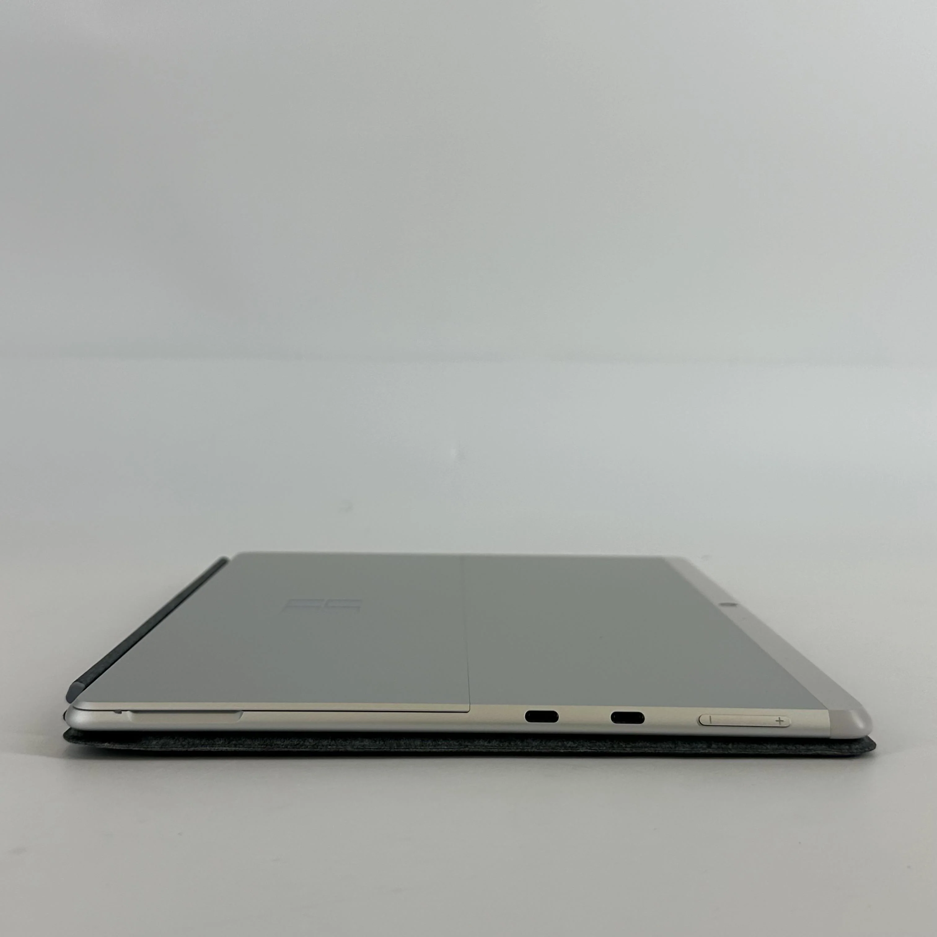 Microsoft Surface Pro X 13 Platinum WiFi 3.0 GHz Microsoft SQ1 Processor 8GB RAM 128GB Solid State Drive - Image 8