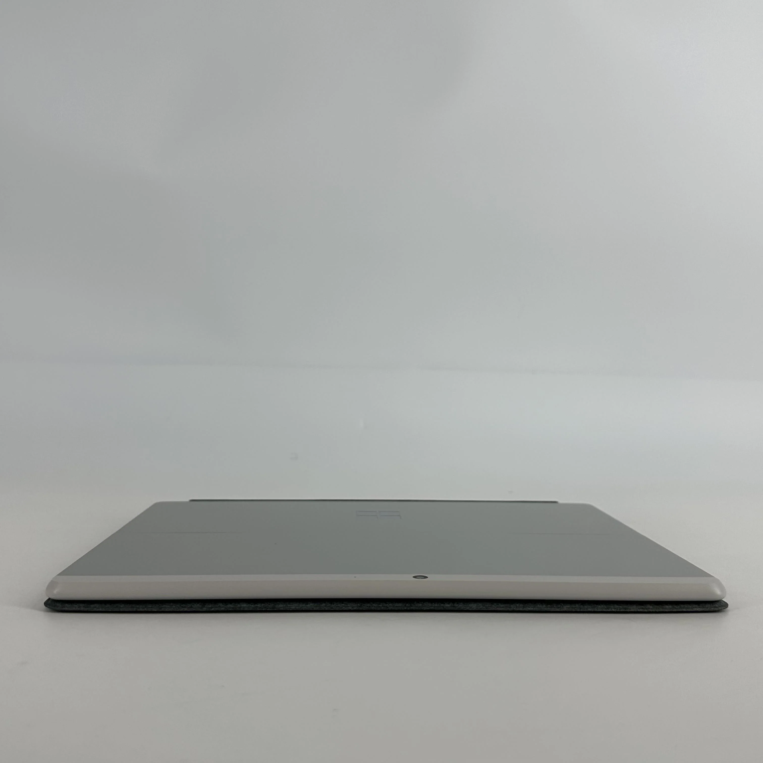 Microsoft Surface Pro X 13 Platinum WiFi 3.0 GHz Microsoft SQ1 Processor 8GB RAM 128GB Solid State Drive - Image 9