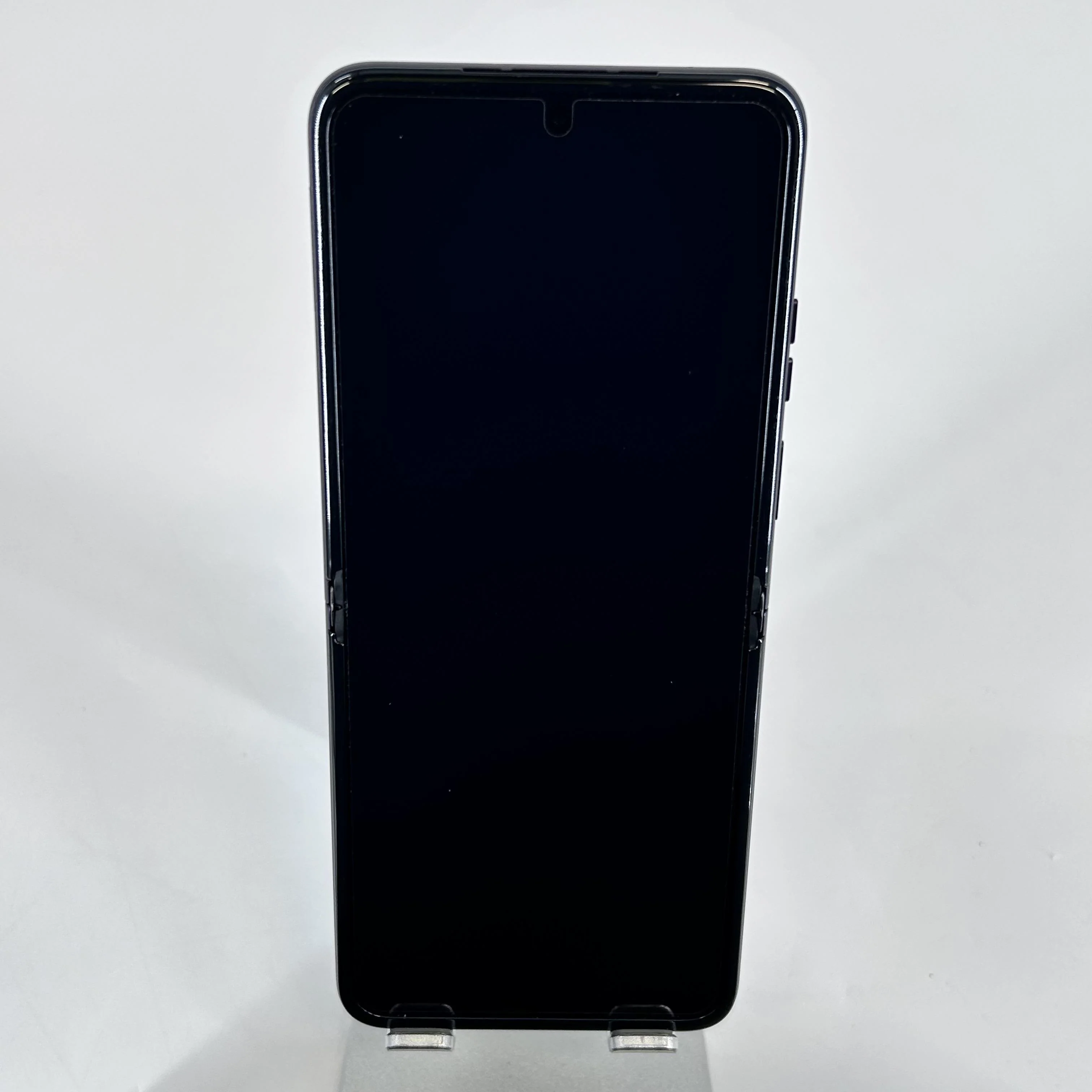 Motorola Razr (2023) 8GB RAM 128GB Purple (GSM Unlocked) - Image 2