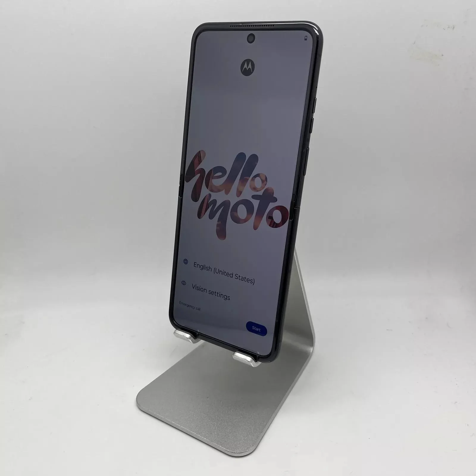 Motorola Razr (2024) 256GB Gray (Cricket) - Image 2