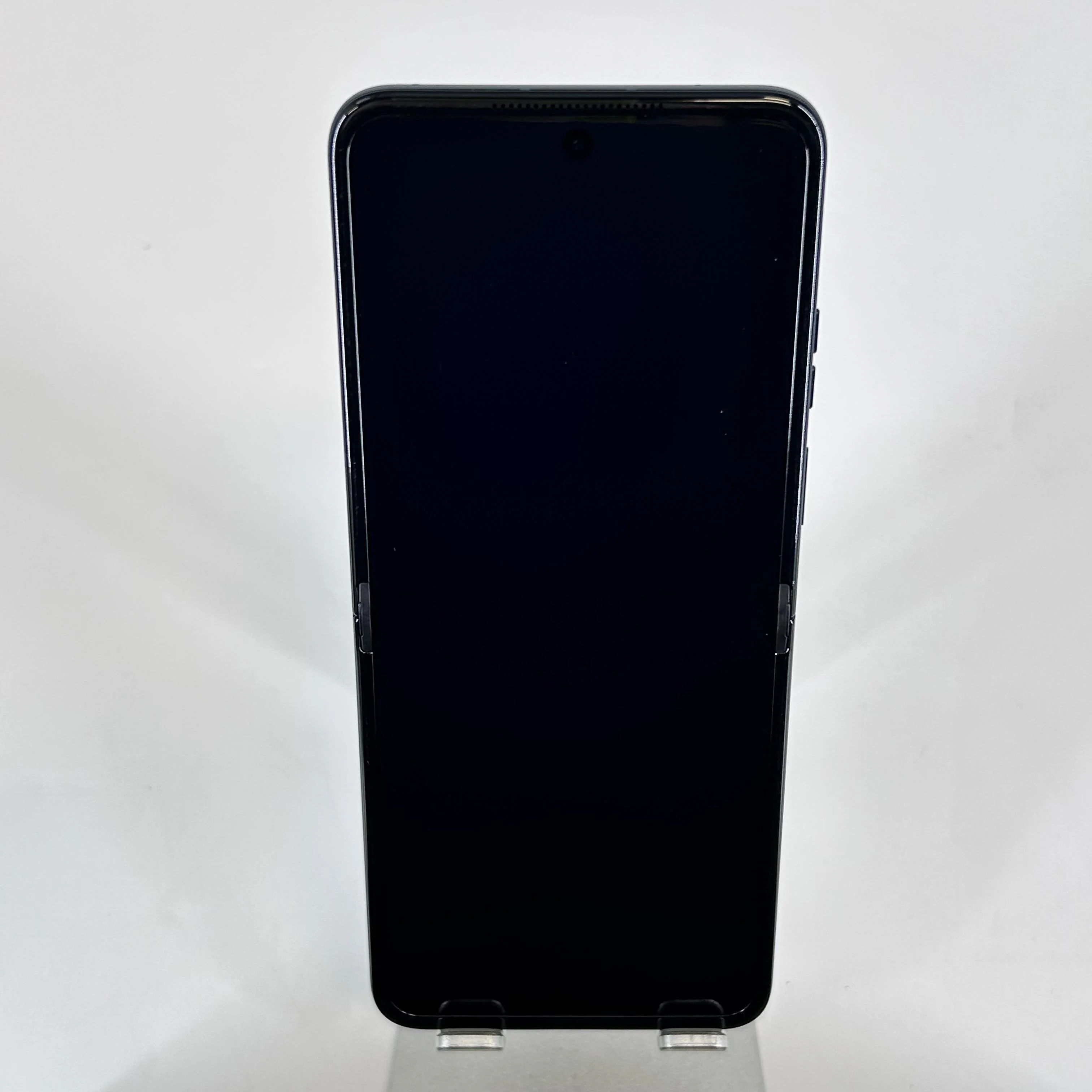 Motorola Razr (2025) 256GB Blue (Cricket) - Image 2