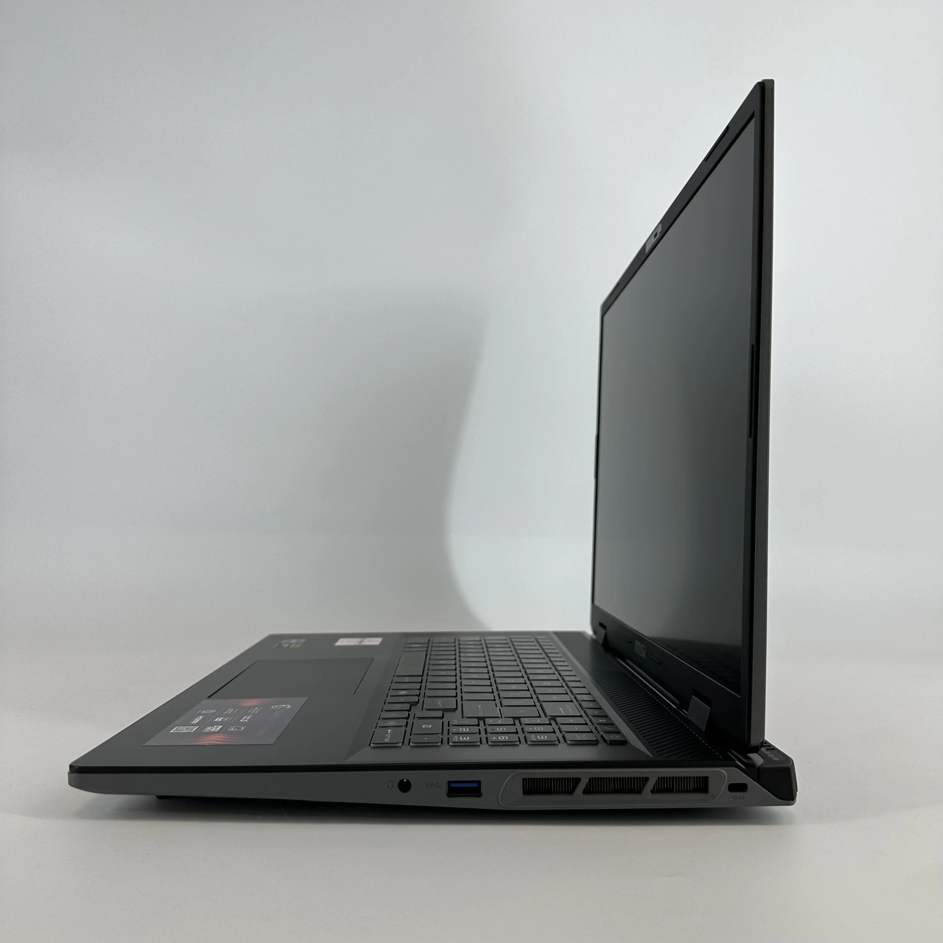 MSI Sword 17 HX Gray 2.2 GHz Intel Core i9 14th Gen. 32GB RAM 1TB Solid State Drive NVIDIA GeForce RTX 4070 8 GB - Image 4