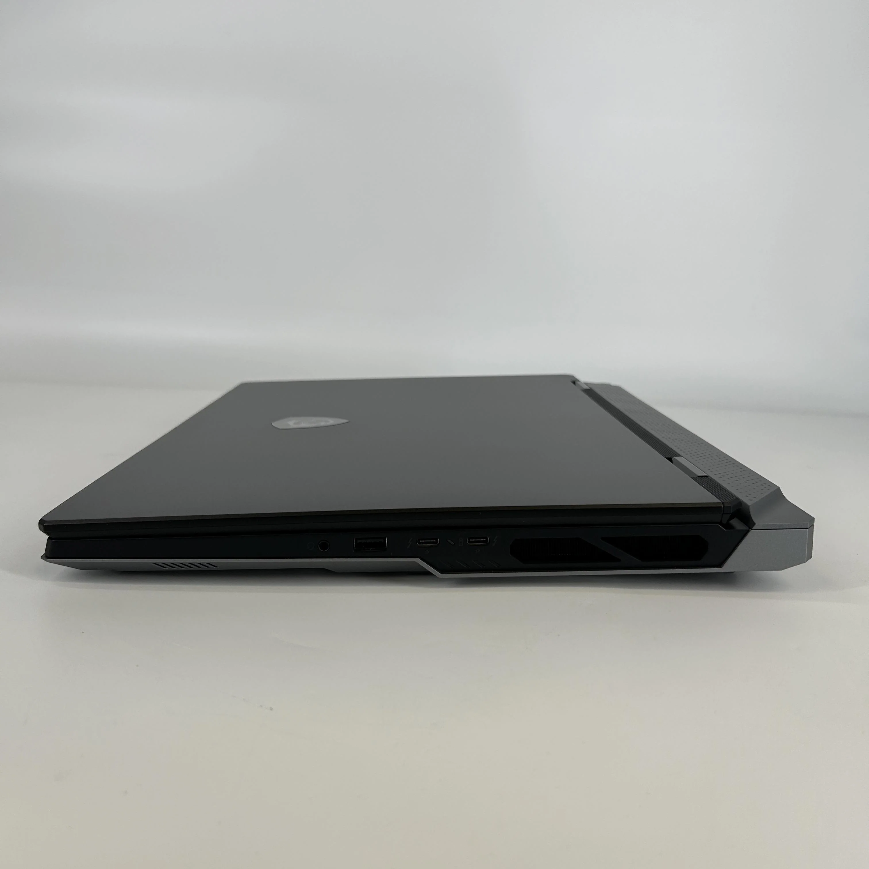 MSI Titan 18 HX AI 18 Black 2.8 GHz Intel Core Ultra 9 Series 2 64GB RAM 4TB Solid State Drive NVIDIA GeForce RTX 5080 16 GB - Image 7
