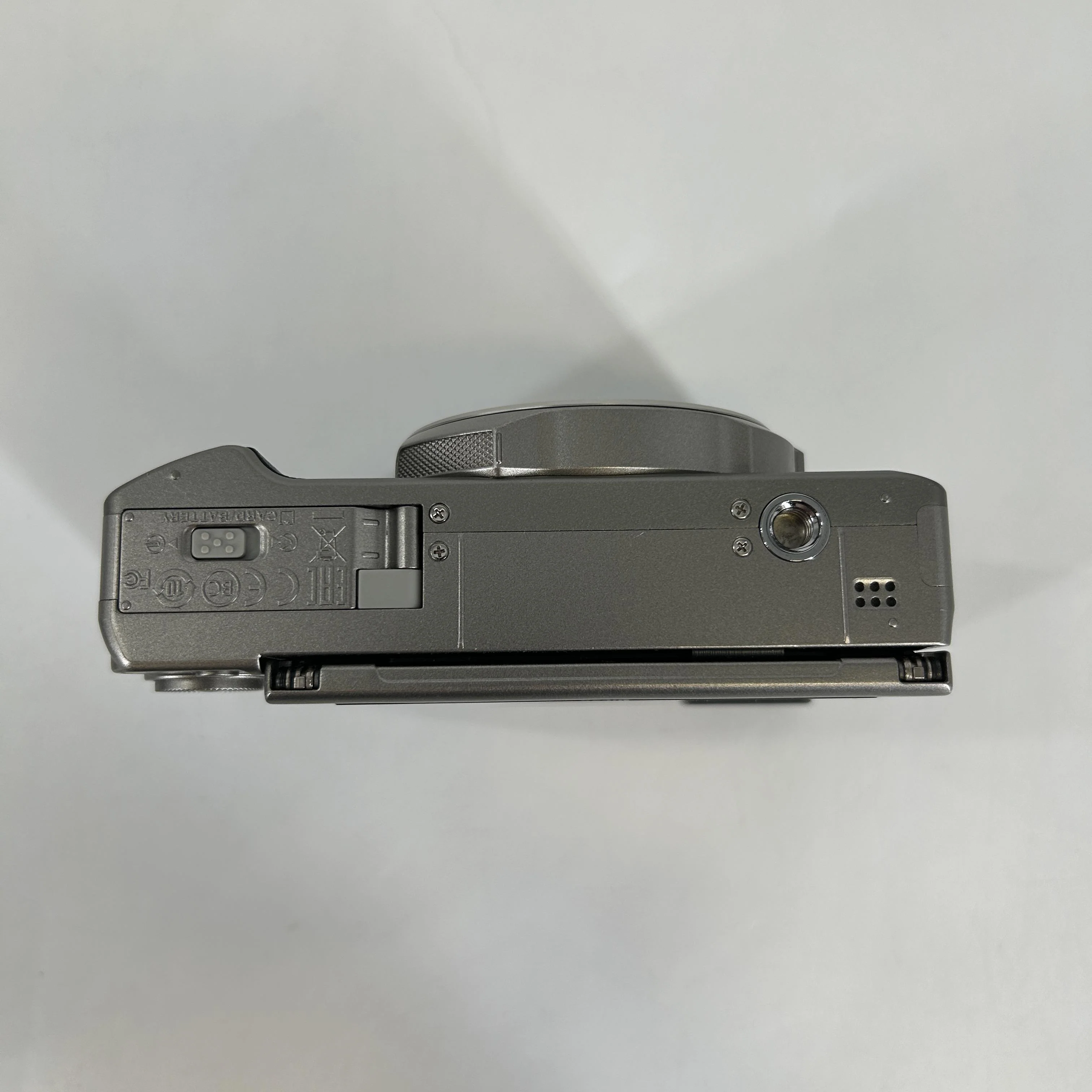 Nikon Coolpix A1000 16MP Silver - Image 7
