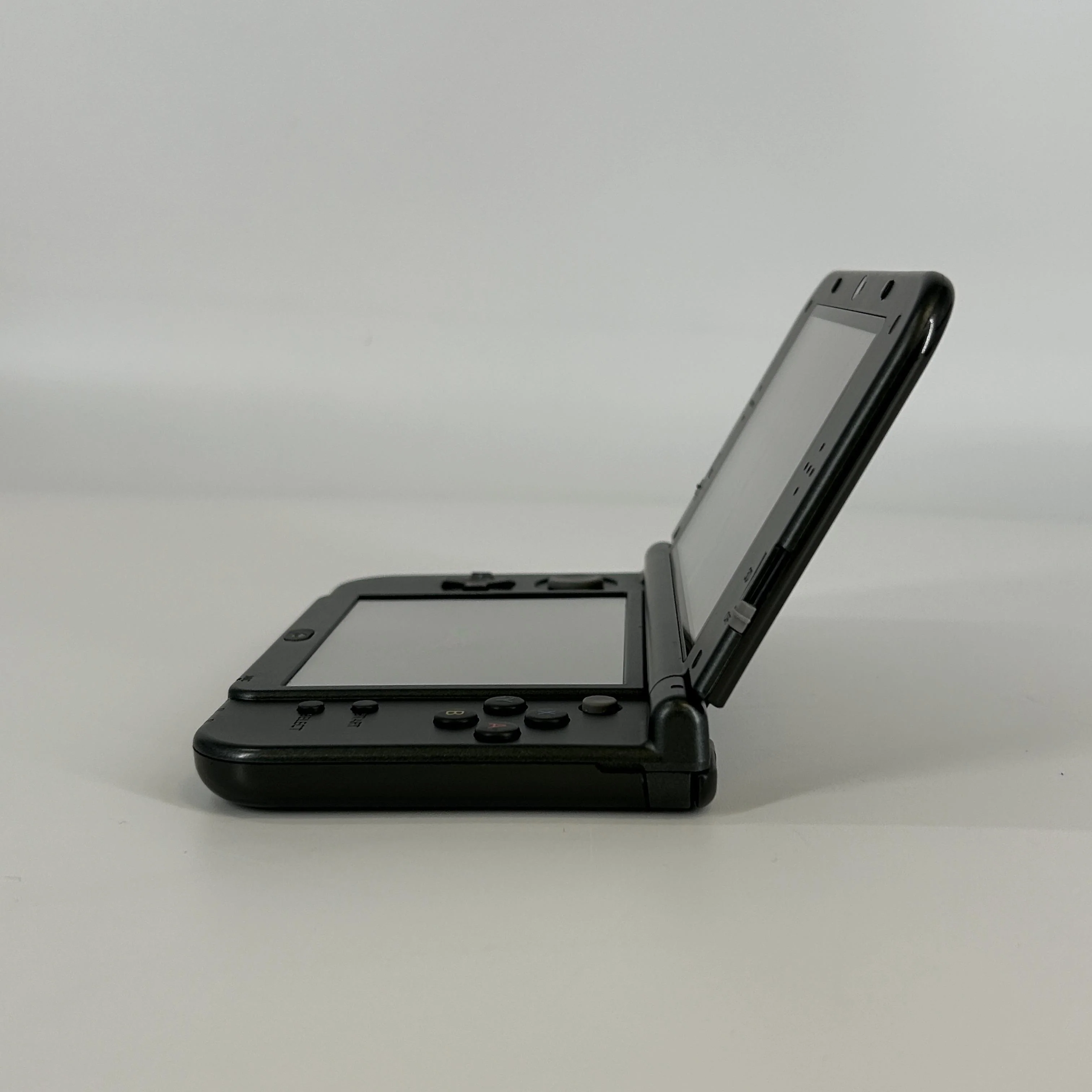 Nintendo New 3DS XL Gray - Image 4