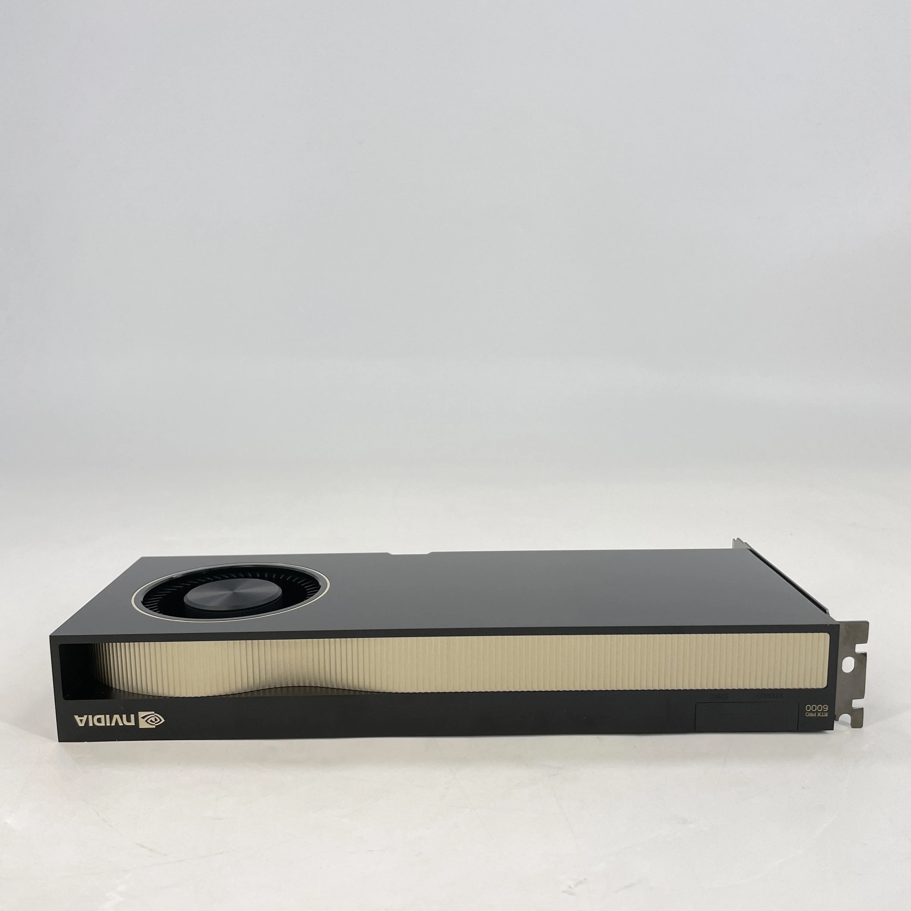 NVIDIA RTX PRO 6000 Blackwell Max-Q 96GB RAM - Image 8