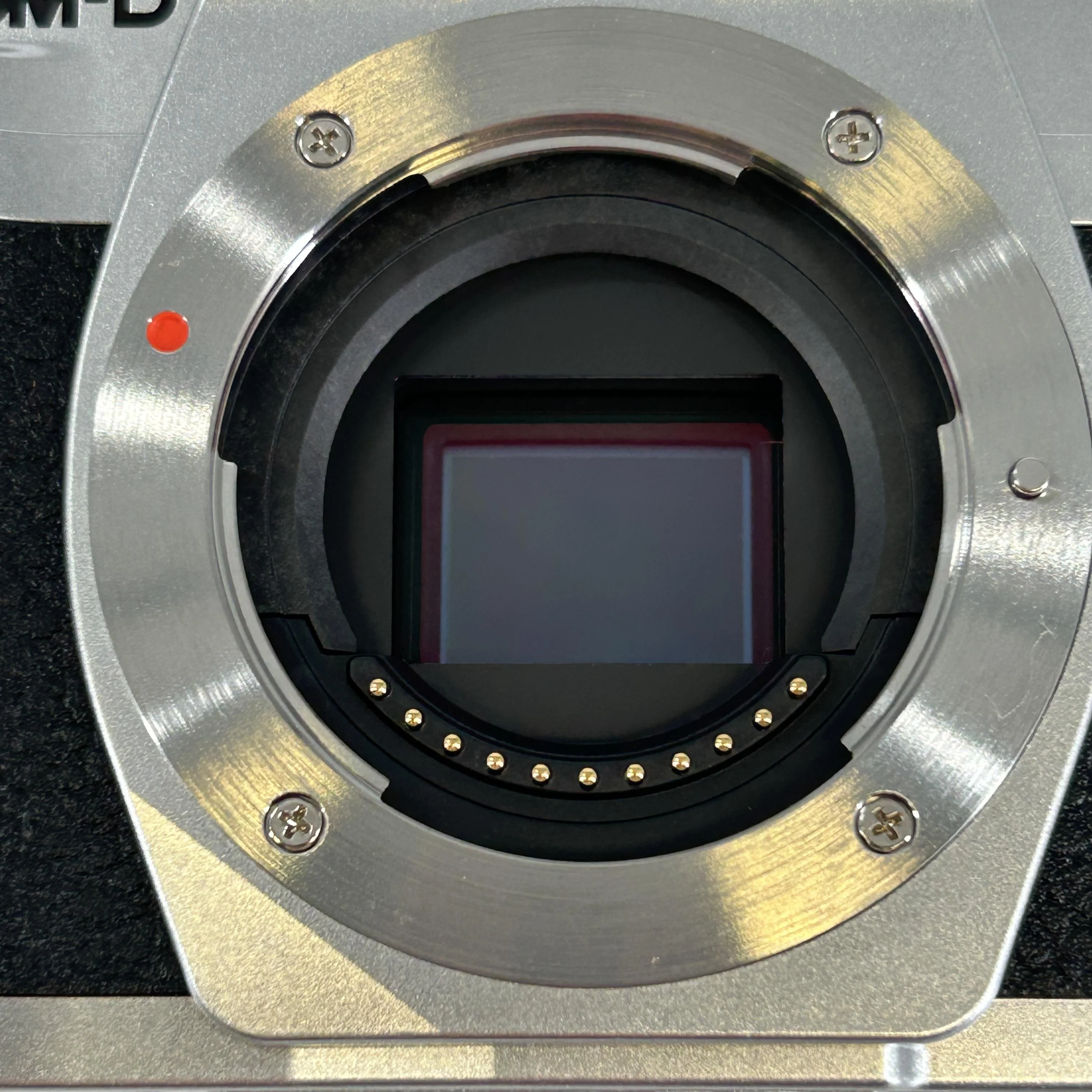 Olympus OM-D E-M10 IV 20.3MP Silver - Image 8