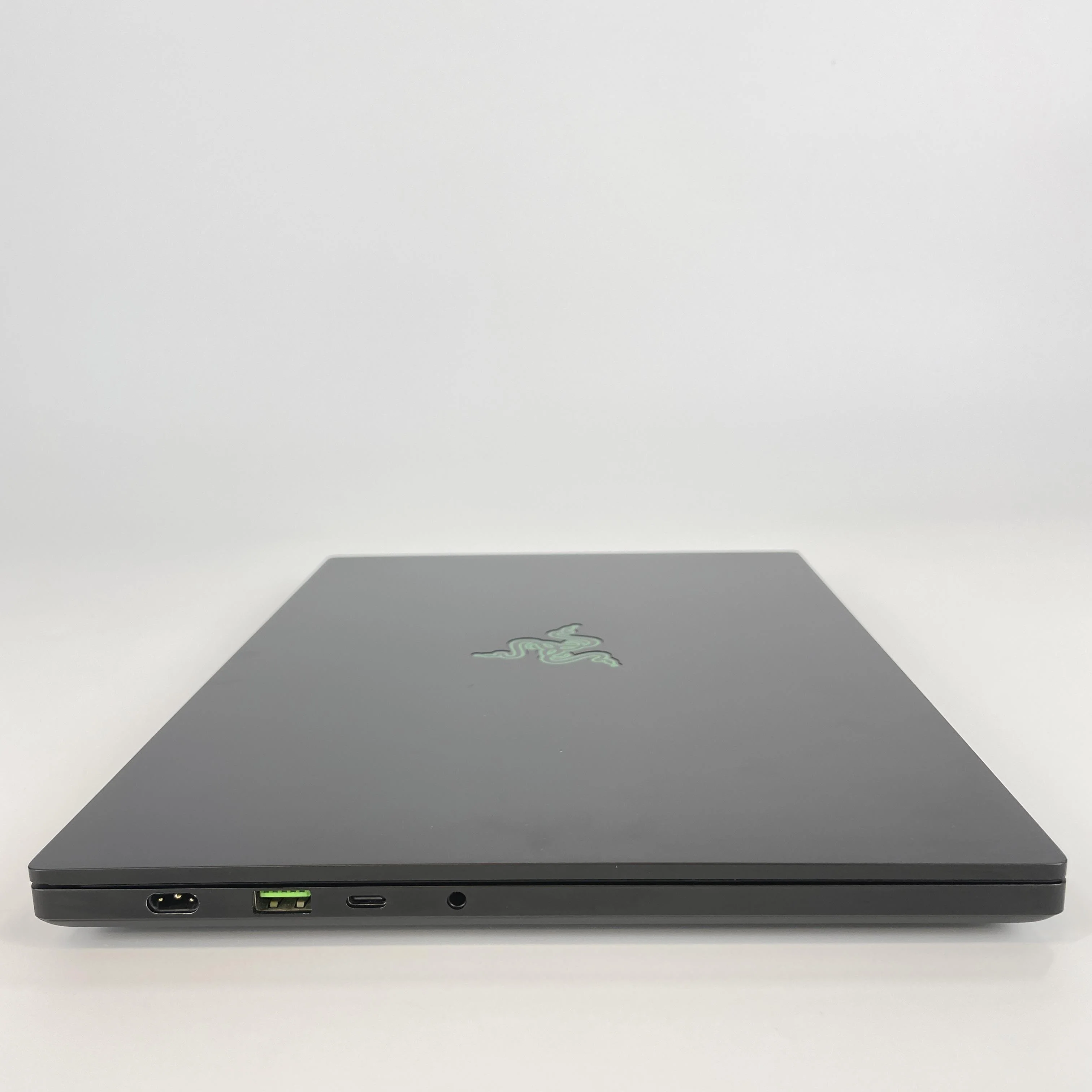 Razer Blade 14 2023 Black 4.0 GHz AMD Ryzen 9 7940HS 32GB RAM 2TB Solid State Drive NVIDIA GeForce RTX 4070 8 GB - Image 10