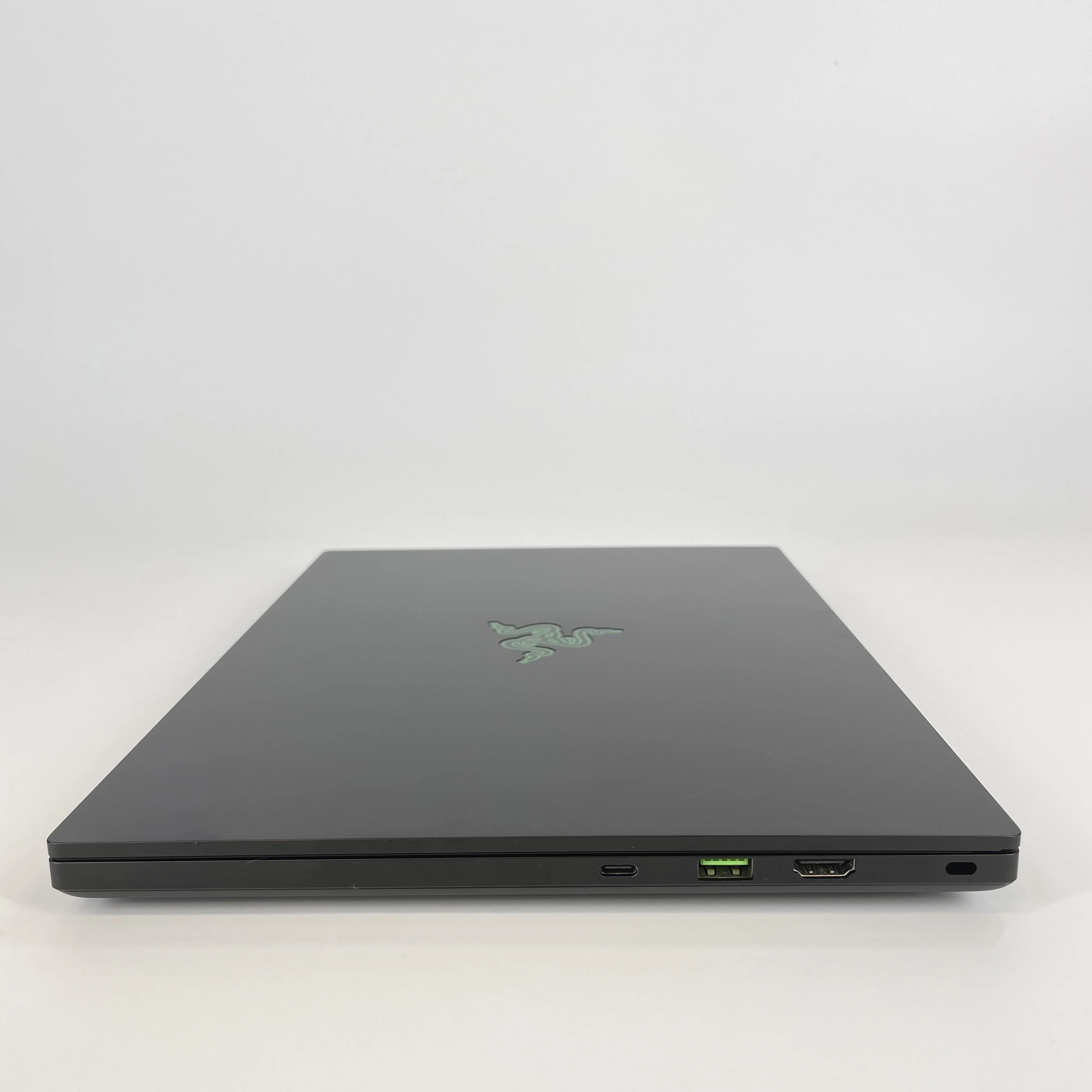 Razer Blade 14 2023 Black 4.0 GHz AMD Ryzen 9 7940HS 32GB RAM 2TB Solid State Drive NVIDIA GeForce RTX 4070 8 GB - Image 8