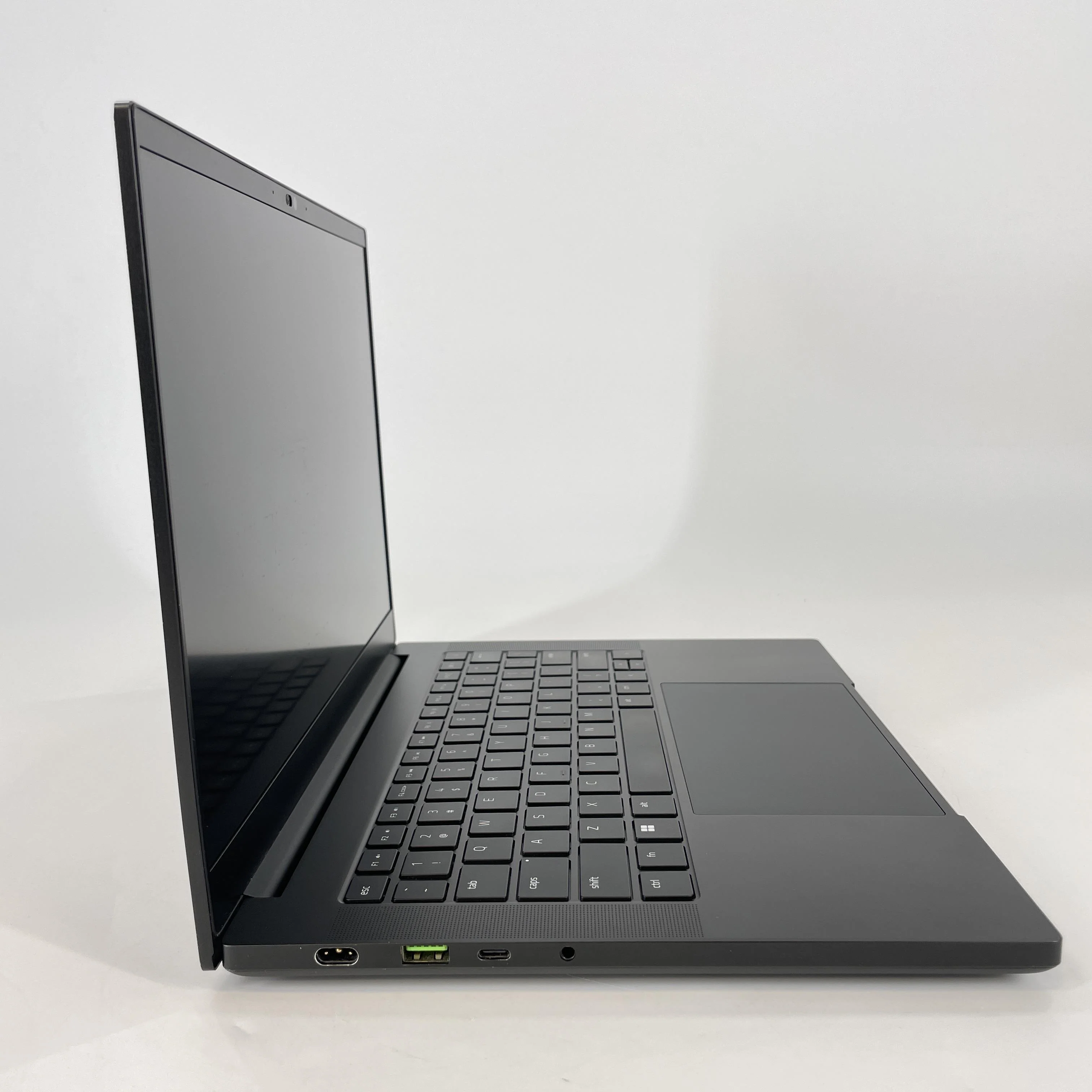 Razer Blade 14 2023 Black 4.0 GHz AMD Ryzen 9 7940HS 64GB RAM 4TB Solid State Drive NVIDIA GeForce RTX 4070 8 GB - Image 3