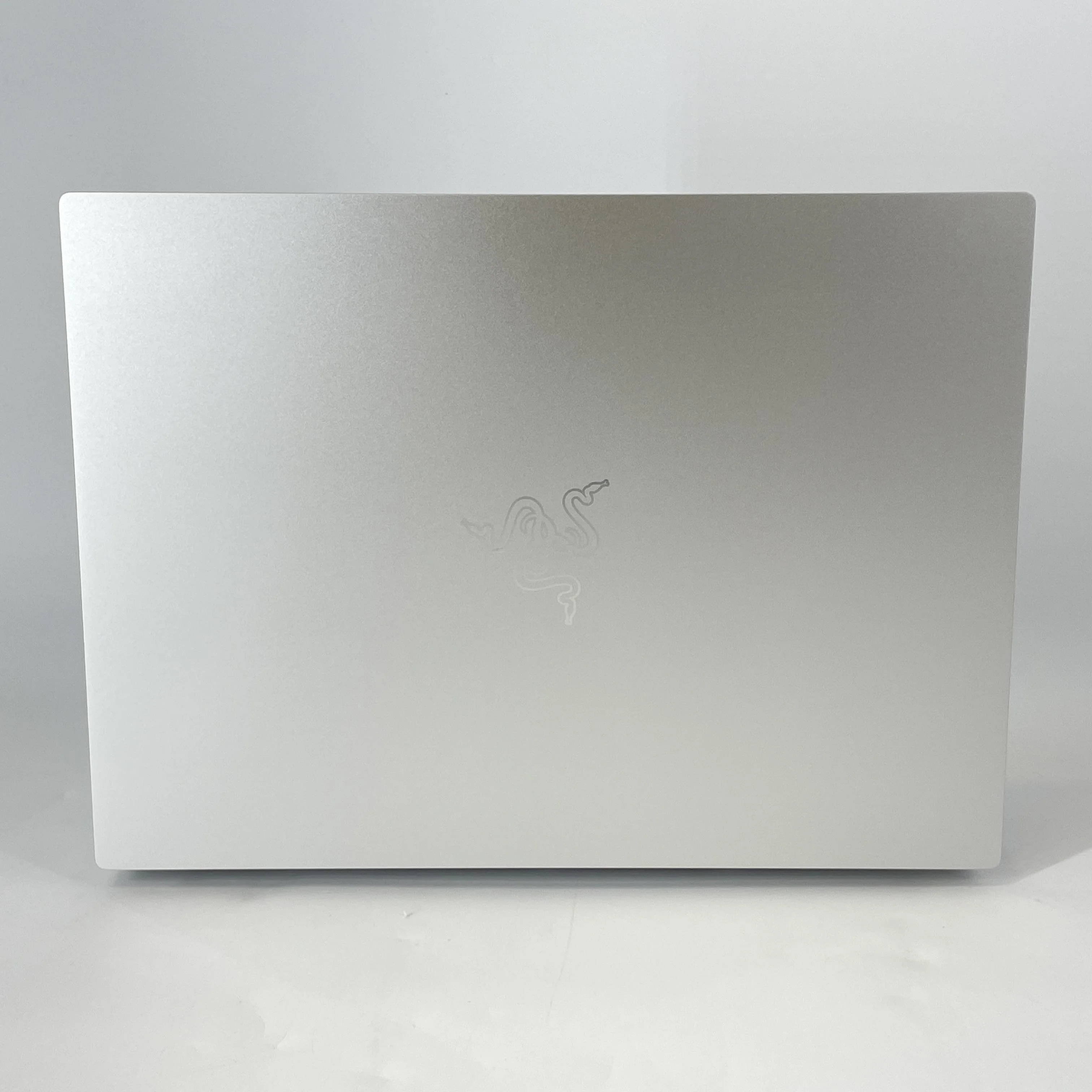 Razer Blade 14 2023 White 4.0 GHz AMD Ryzen 9 7940HS 32GB RAM 1TB Solid State Drive NVIDIA GeForce RTX 4070 8 GB - Image 5