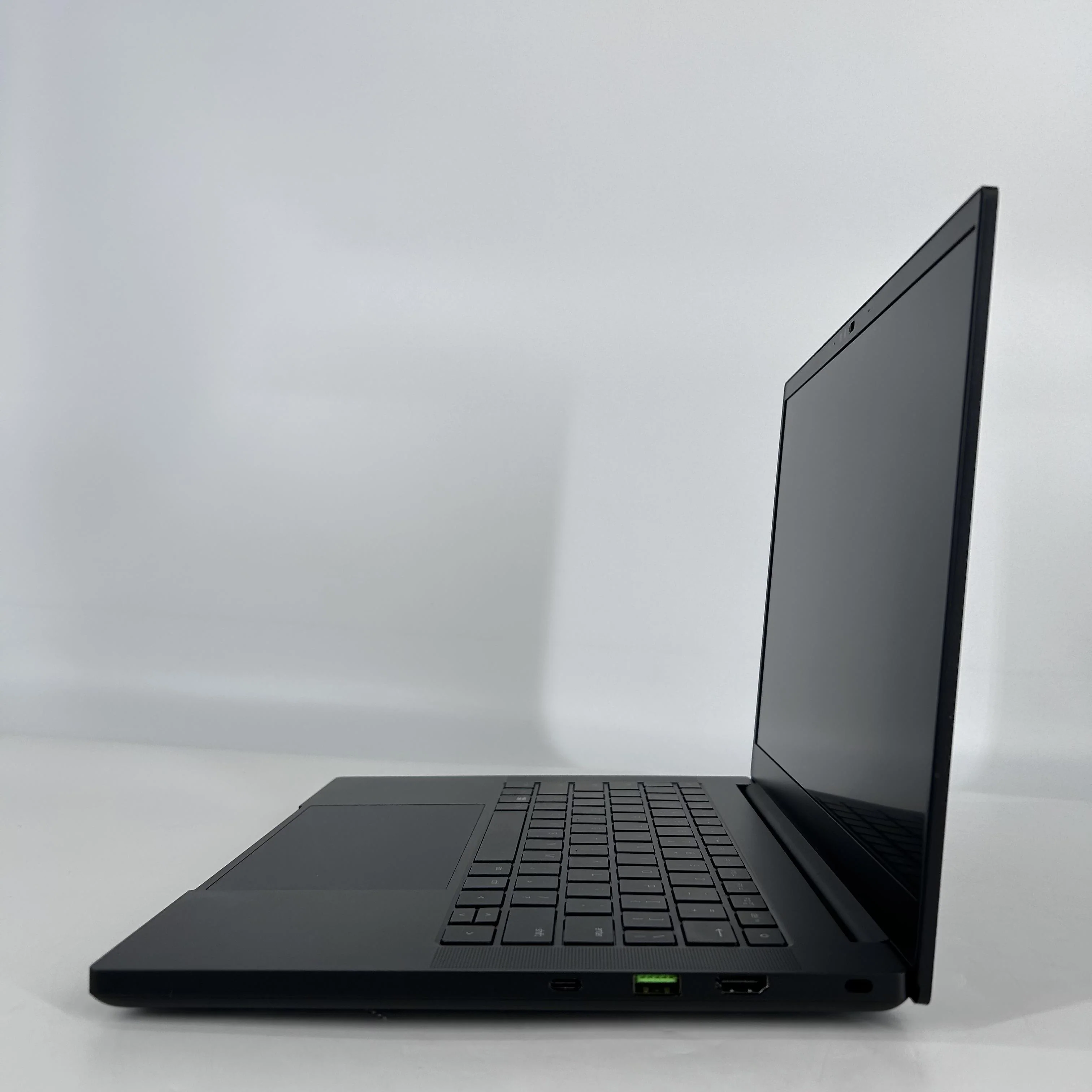 Razer Blade 14 2024 Black 4.0 GHz AMD Ryzen 9 8945HS 32GB RAM 1TB Solid State Drive NVIDIA GeForce RTX 4070 8 GB - Image 4