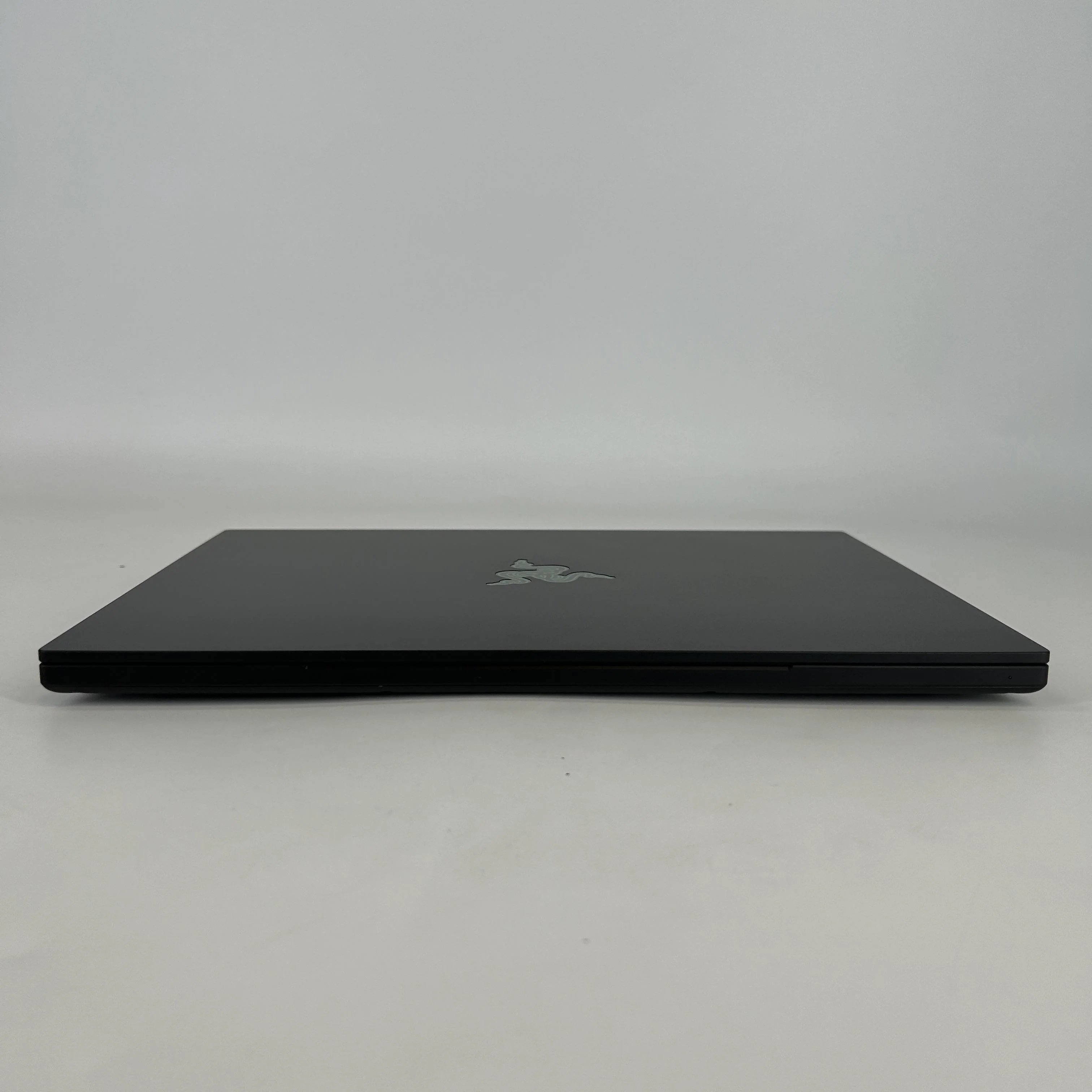 Razer Blade 14 2025 Black 2.0 GHz AMD Ryzen AI 9 365 16GB RAM 1TB Solid State Drive NVIDIA GeForce RTX 5060 8 GB - Image 11