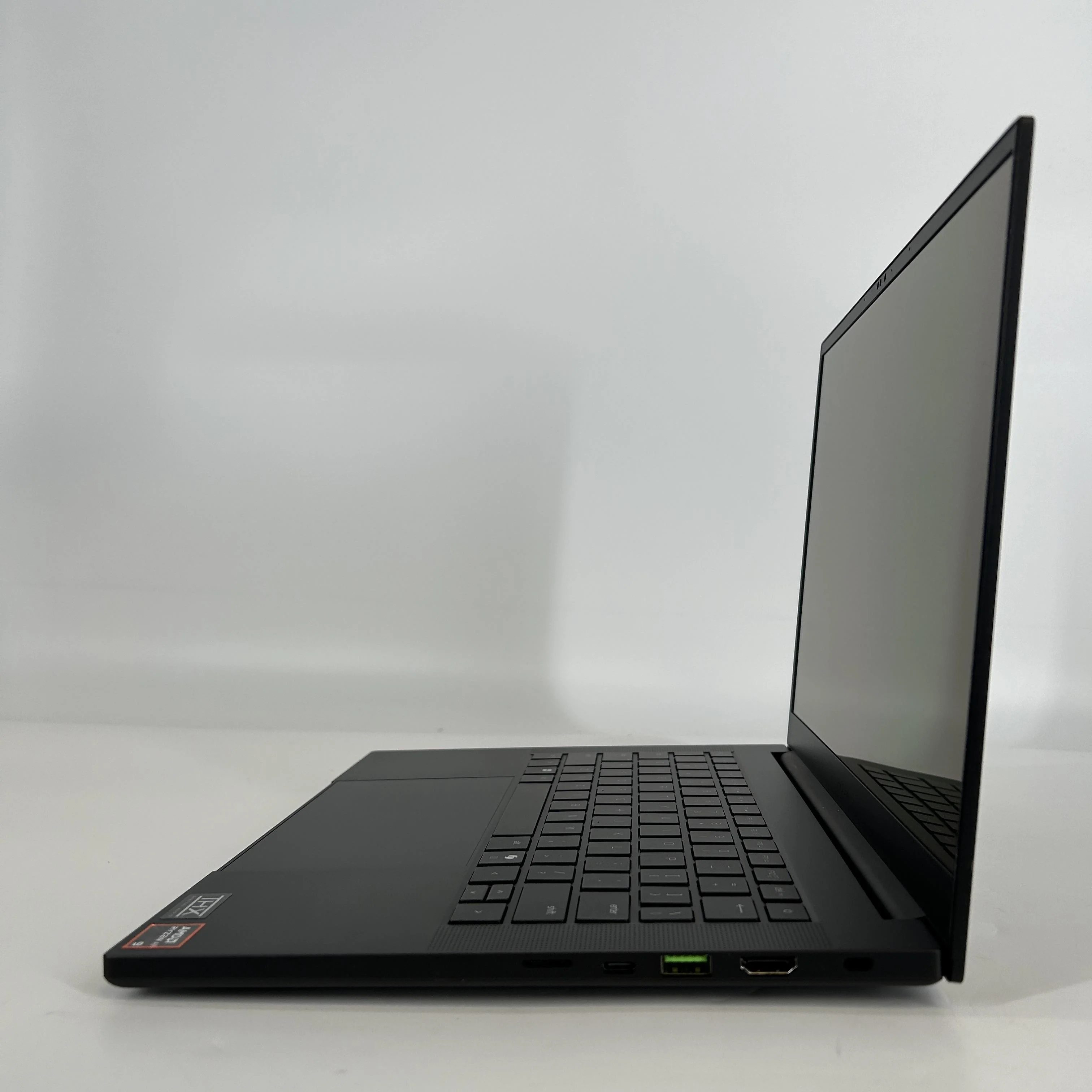 Razer Blade 14 2025 Black 2.0 GHz AMD Ryzen AI 9 365 64GB RAM 2TB Solid State Drive NVIDIA GeForce RTX 5070 8 GB - Image 4