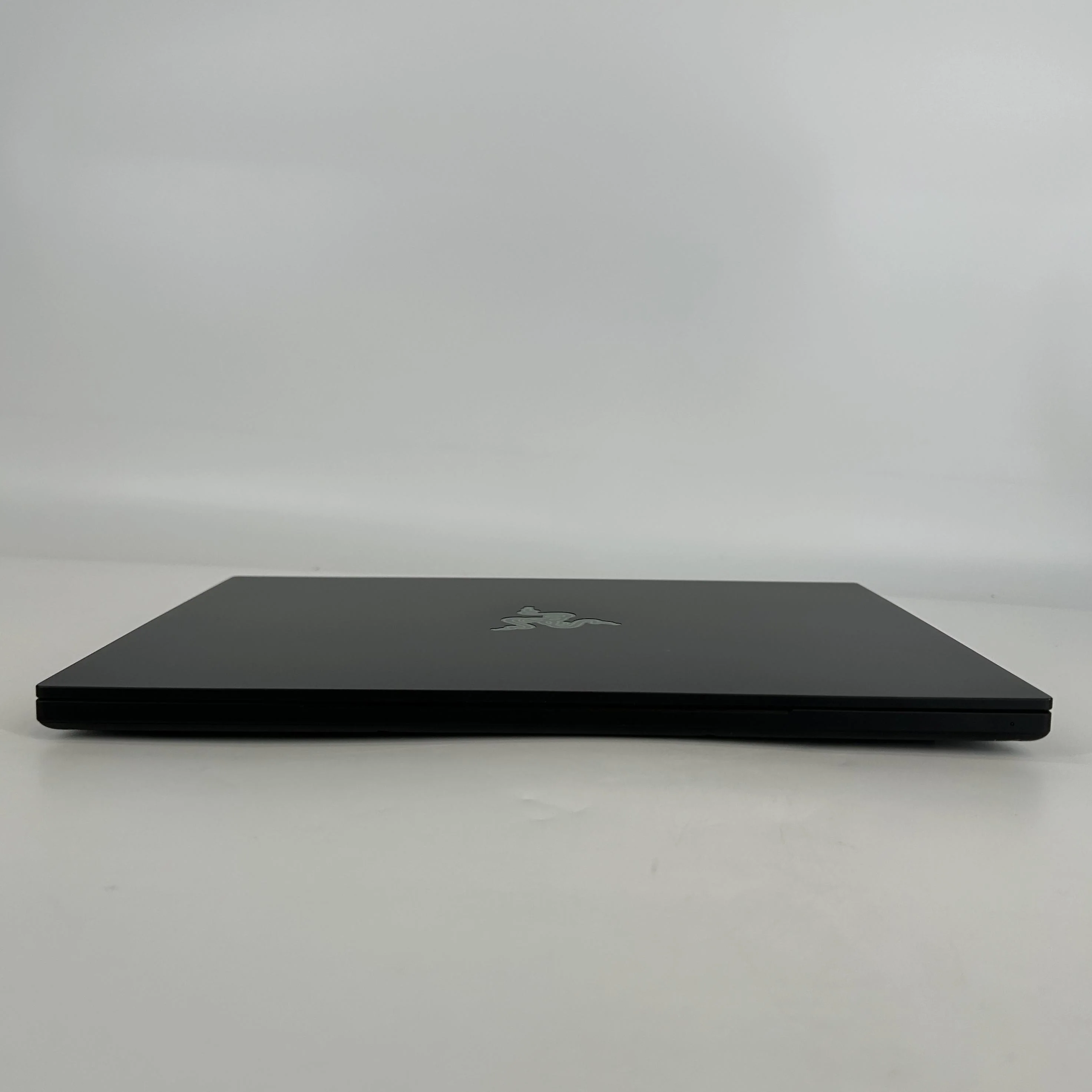 Razer Blade 14 2025 Black 2.0 GHz AMD Ryzen AI 9 365 64GB RAM 2TB Solid State Drive NVIDIA GeForce RTX 5070 8 GB - Image 8