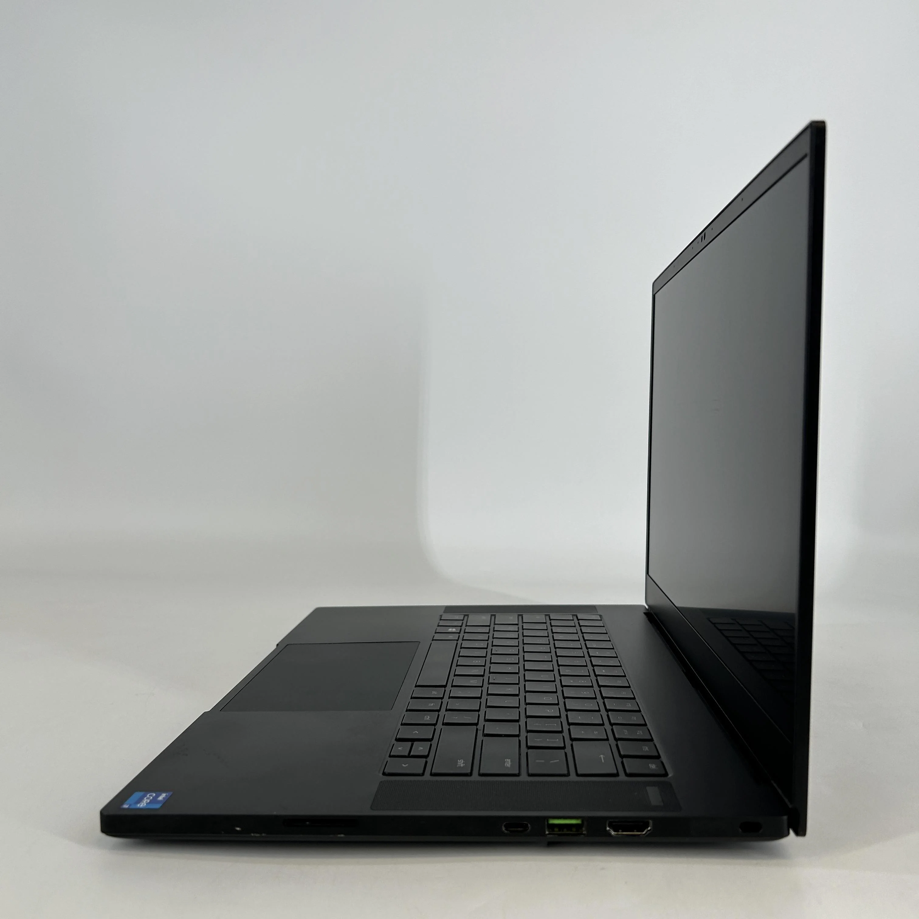 Razer Blade 15 Advanced 2021 Black 2.3 GHz Intel Core i7 11th Gen. 40GB RAM 1TB Solid State Drive NVIDIA GeForce RTX 3070 8 GB - Image 6