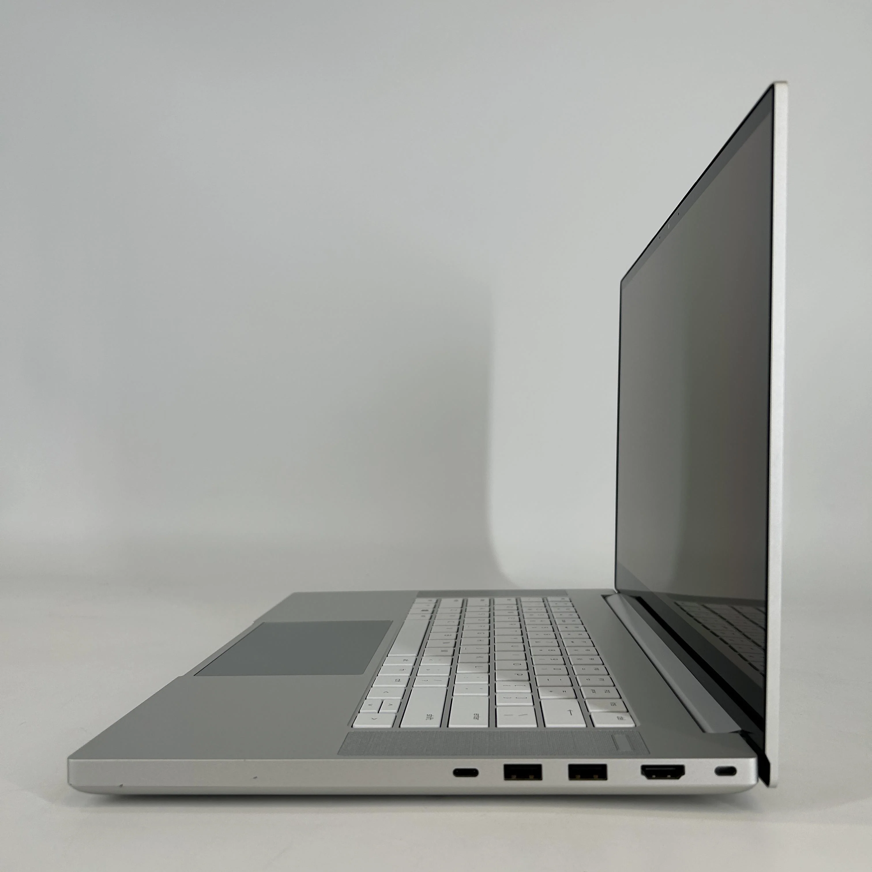Razer Blade 15 Base 2020 Silver 2.6 GHz Intel Core i7 10th Gen. 16GB RAM 512GB Solid State Drive NVIDIA GeForce RTX 2070 8 GB - Image 4