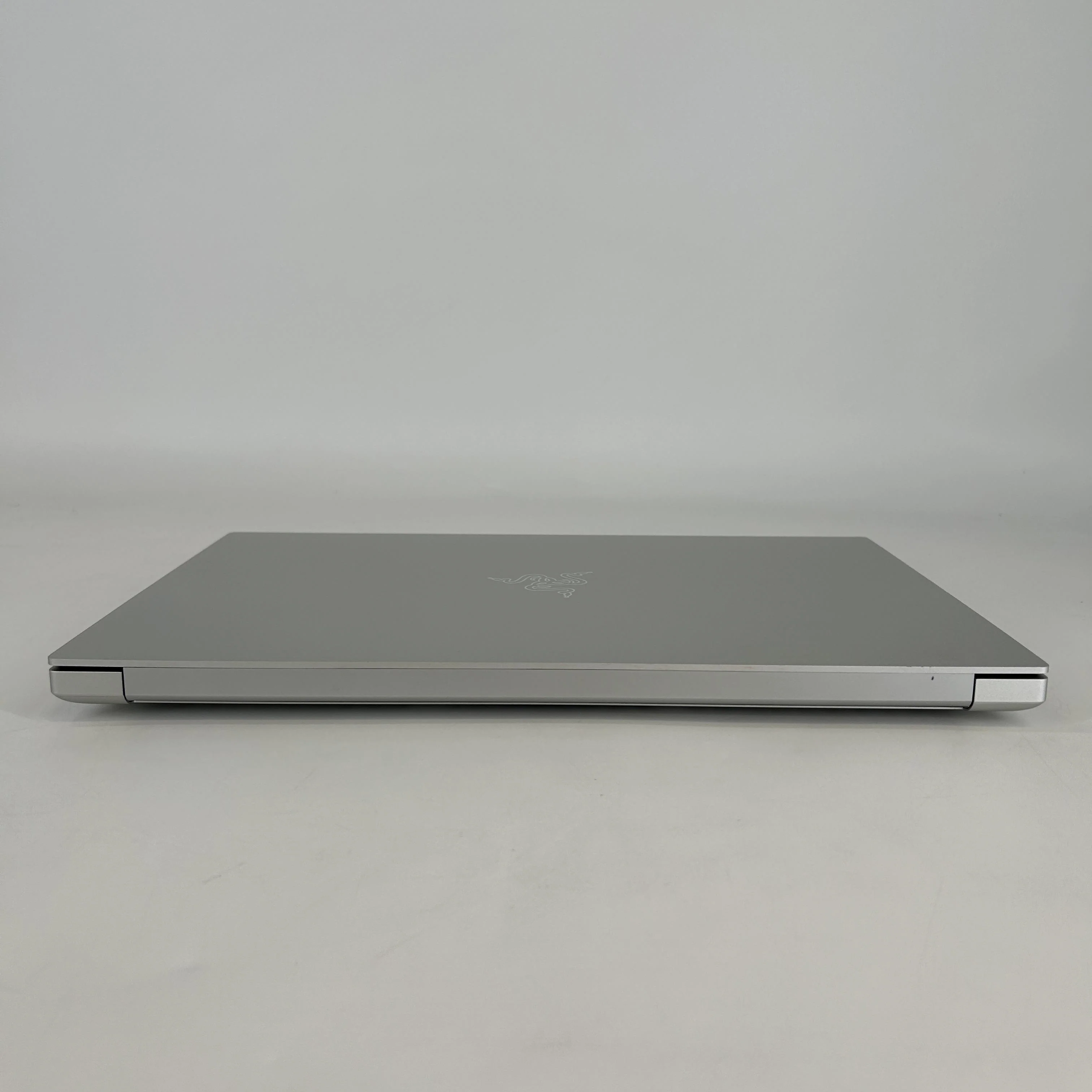 Razer Blade 15 Base 2020 Silver 2.6 GHz Intel Core i7 10th Gen. 16GB RAM 512GB Solid State Drive NVIDIA GeForce RTX 2070 8 GB - Image 6