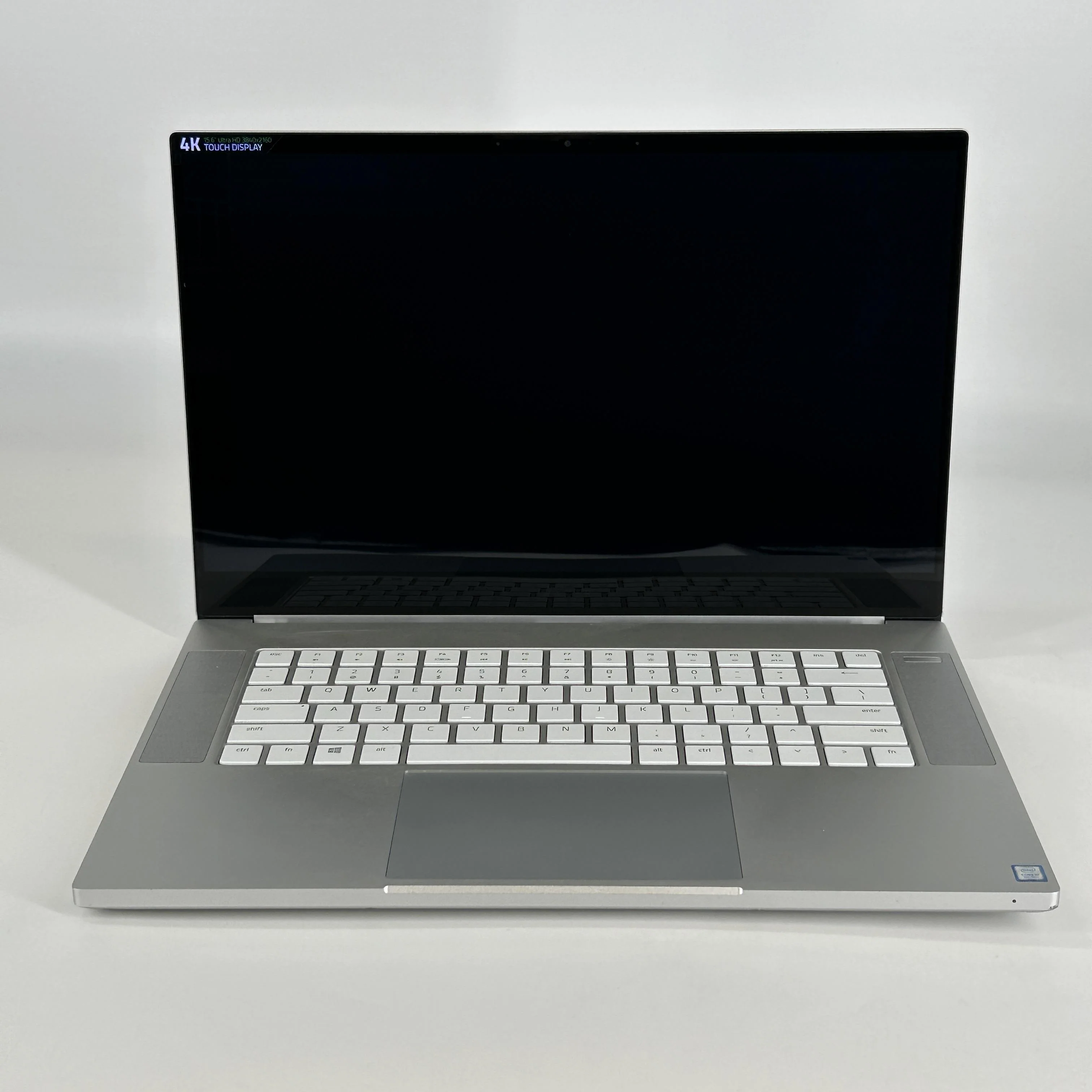 Razer Blade 15 Studio Edition 2019 Silver 2.6 GHz Intel Core i7 9th Gen. 32GB RAM 1TB Solid State Drive NVIDIA Quadro RTX 5000 16 GB