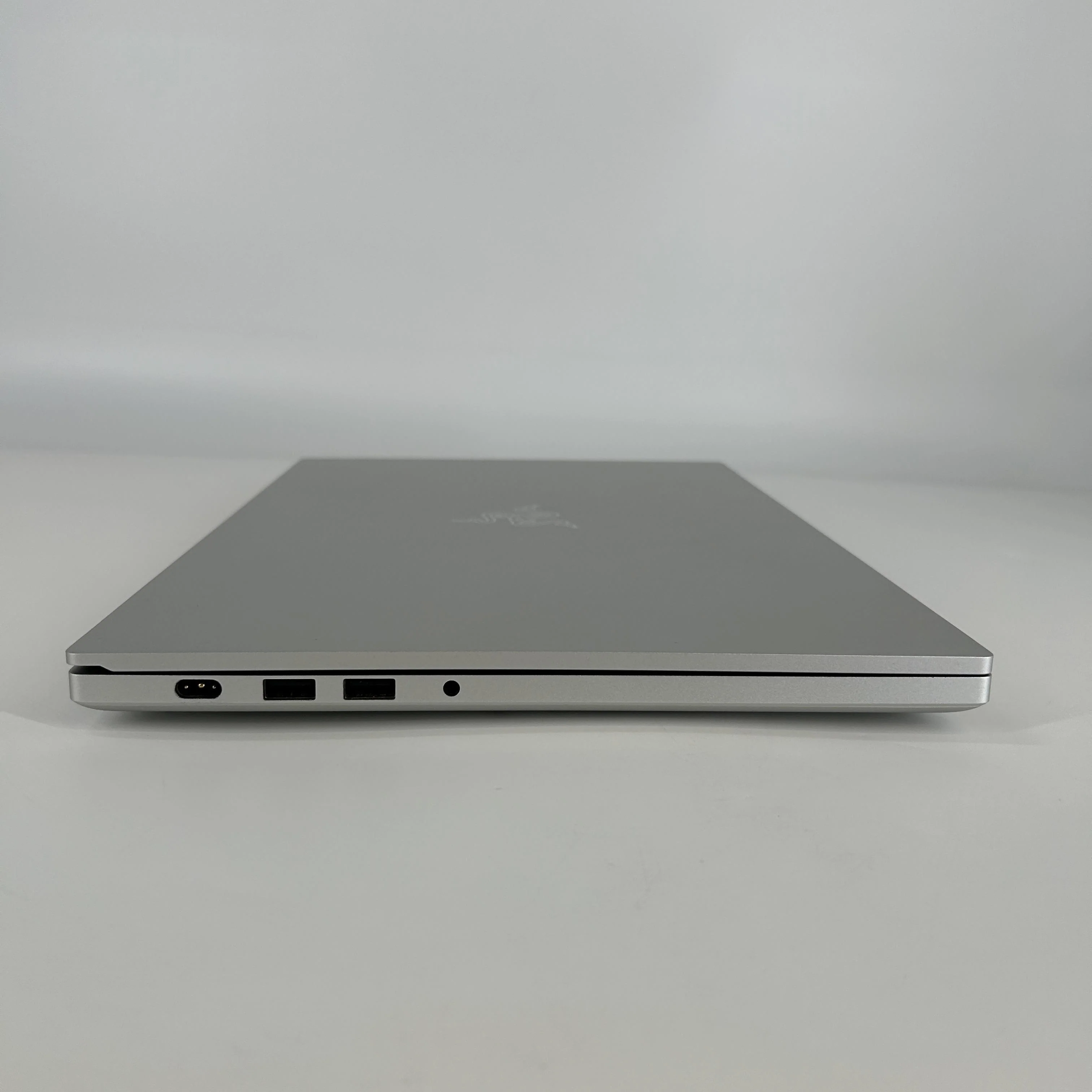 Razer Blade 15 Studio Edition 2019 Silver 2.6 GHz Intel Core i7 9th Gen. 32GB RAM 1TB Solid State Drive NVIDIA Quadro RTX 5000 16 GB - Image 8
